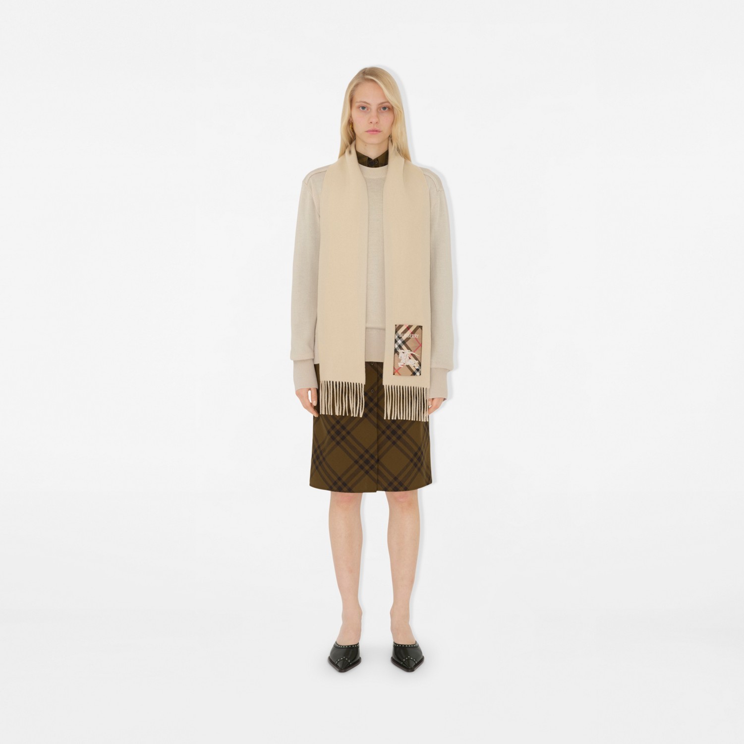 チェックラベル カシミアスカーフ (ナツメグ) | Burberry®公式サイト チェックラベル カシミアスカーフ (ナツメグ) | Burberry®公式サイト