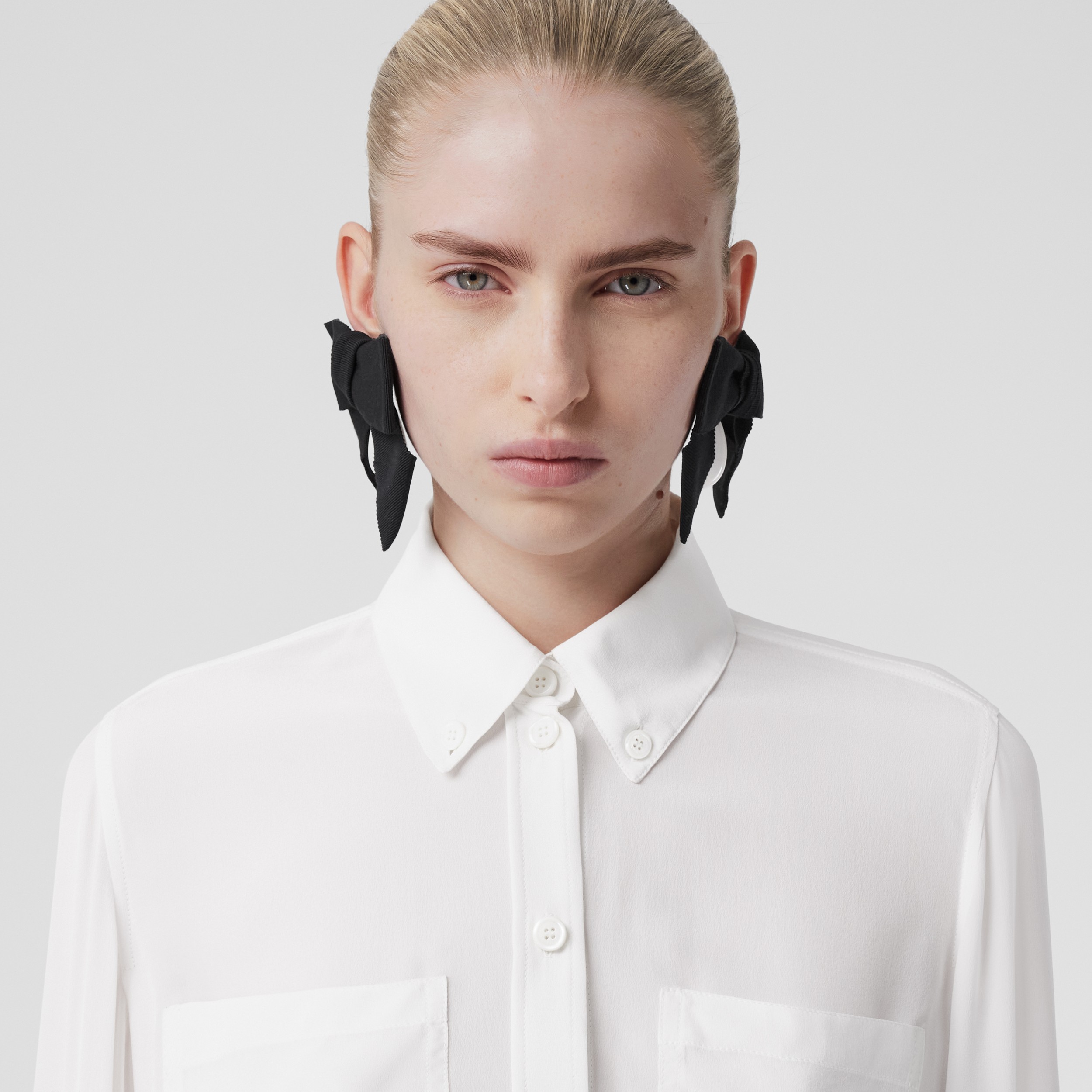 Camisa de crepe de chine de seda com punho de rede de pesca (Branco Óptico) - Mulheres | Burberry® oficial - 2
