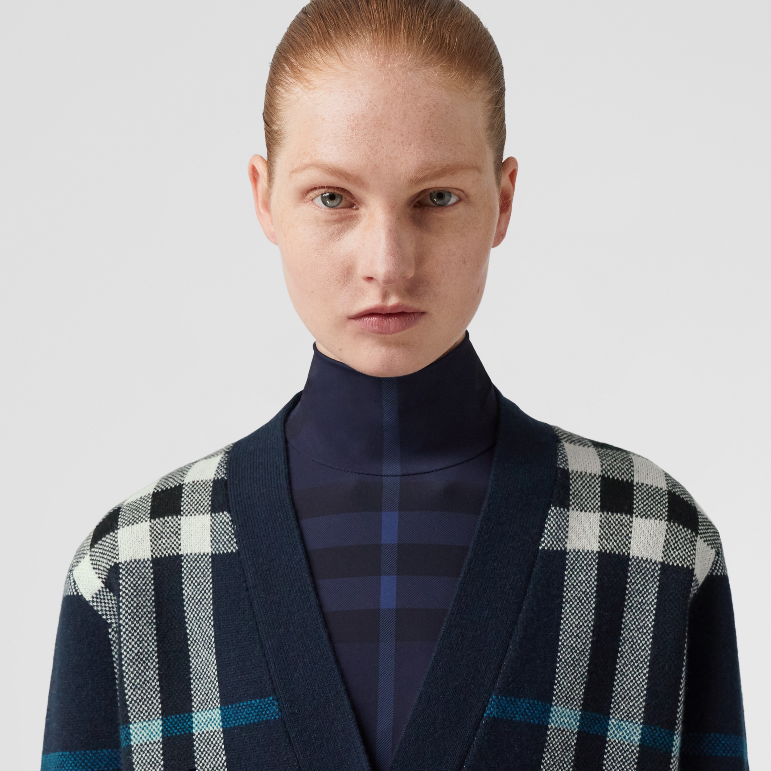Check Wool Cashmere Jacquard Oversized Cardigan in Dark Charcoal Blue - Women | Burberry® Official - 2