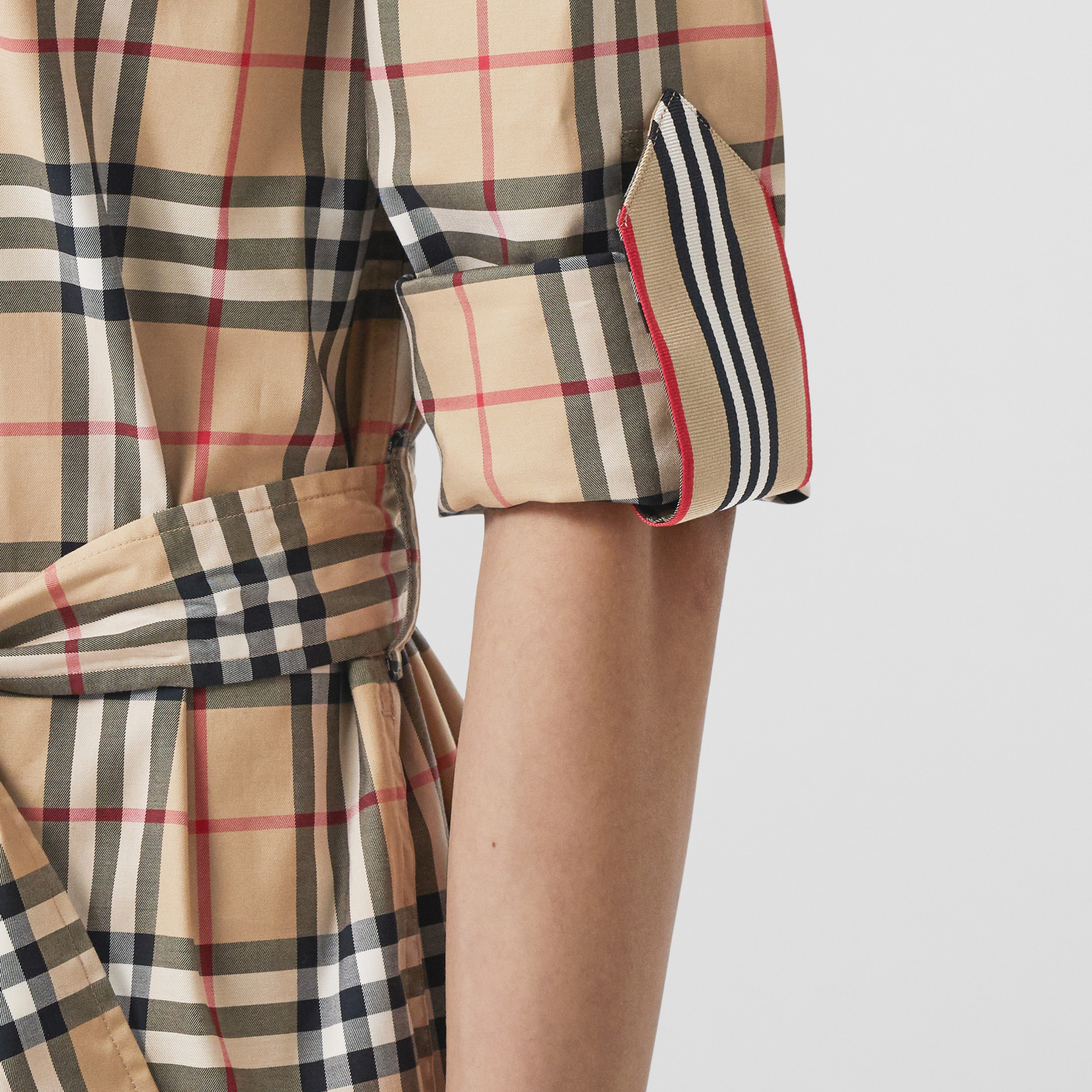 Vestido estilo camisa de algodão stretch em Vintage Check com cinto de amarrar (Bege Clássico) | Burberry® oficial - 4