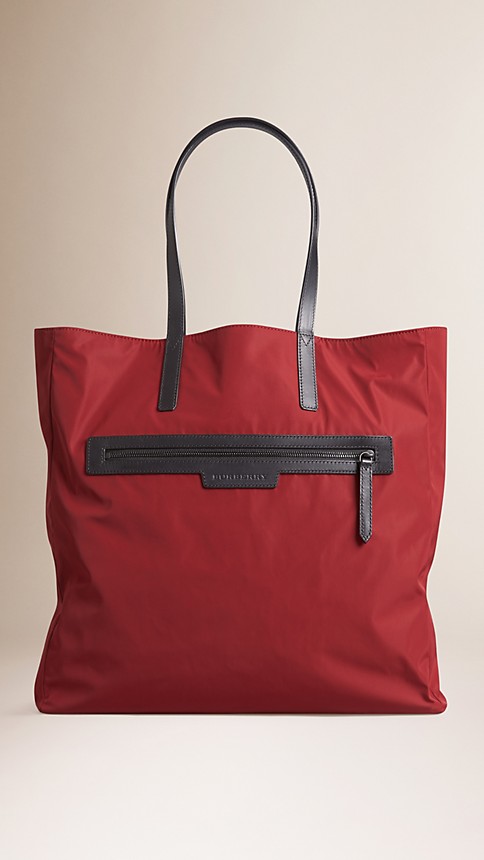 Reversible Lightweight Tote Bag Hawthorn Red | Burberry