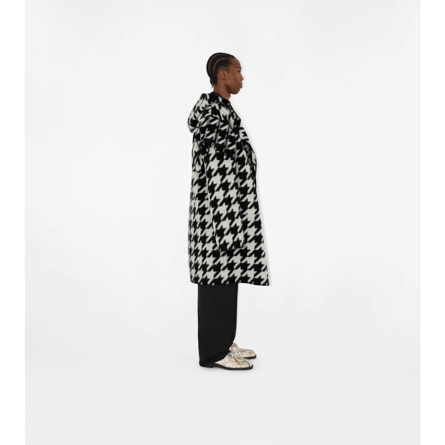 Houndstooth Wool Blanket Cape in Black Men Burberry® Official