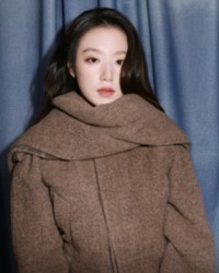 i-dle Shuhua​ at the Burberry SS26 Show