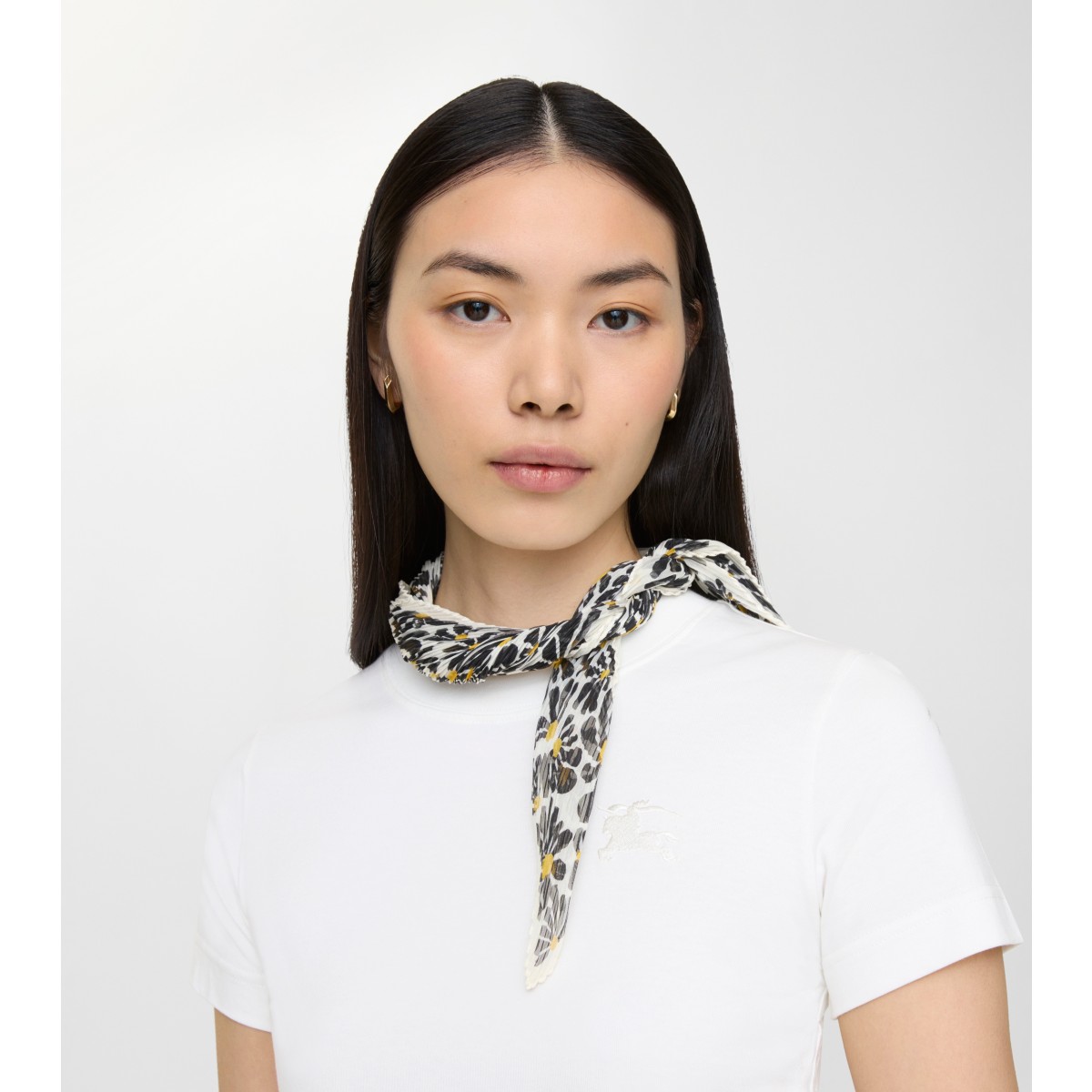  Printed Daisy Silk Scarf