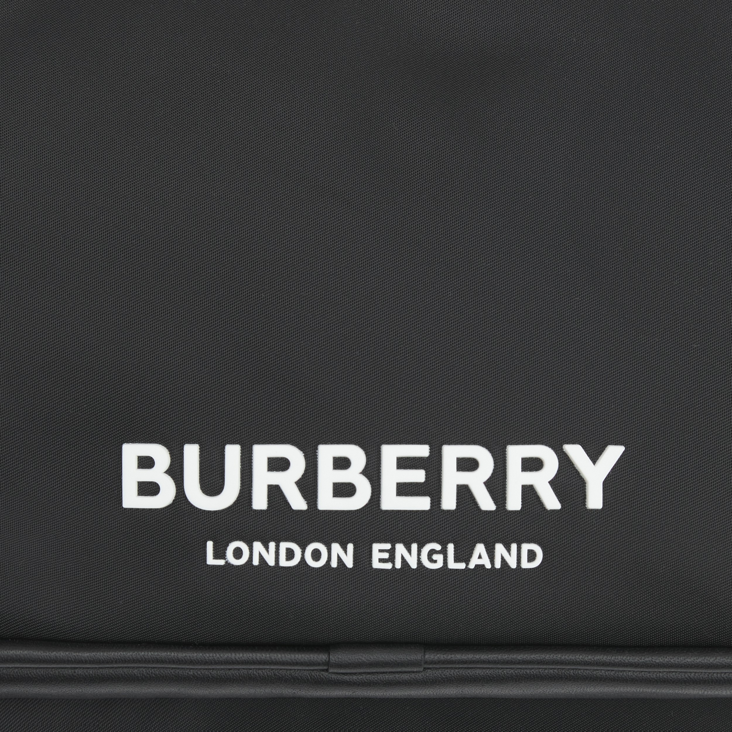 Bolsa transversal de nylon com estampa de logotipo (Preto) | Burberry® oficial - 2
