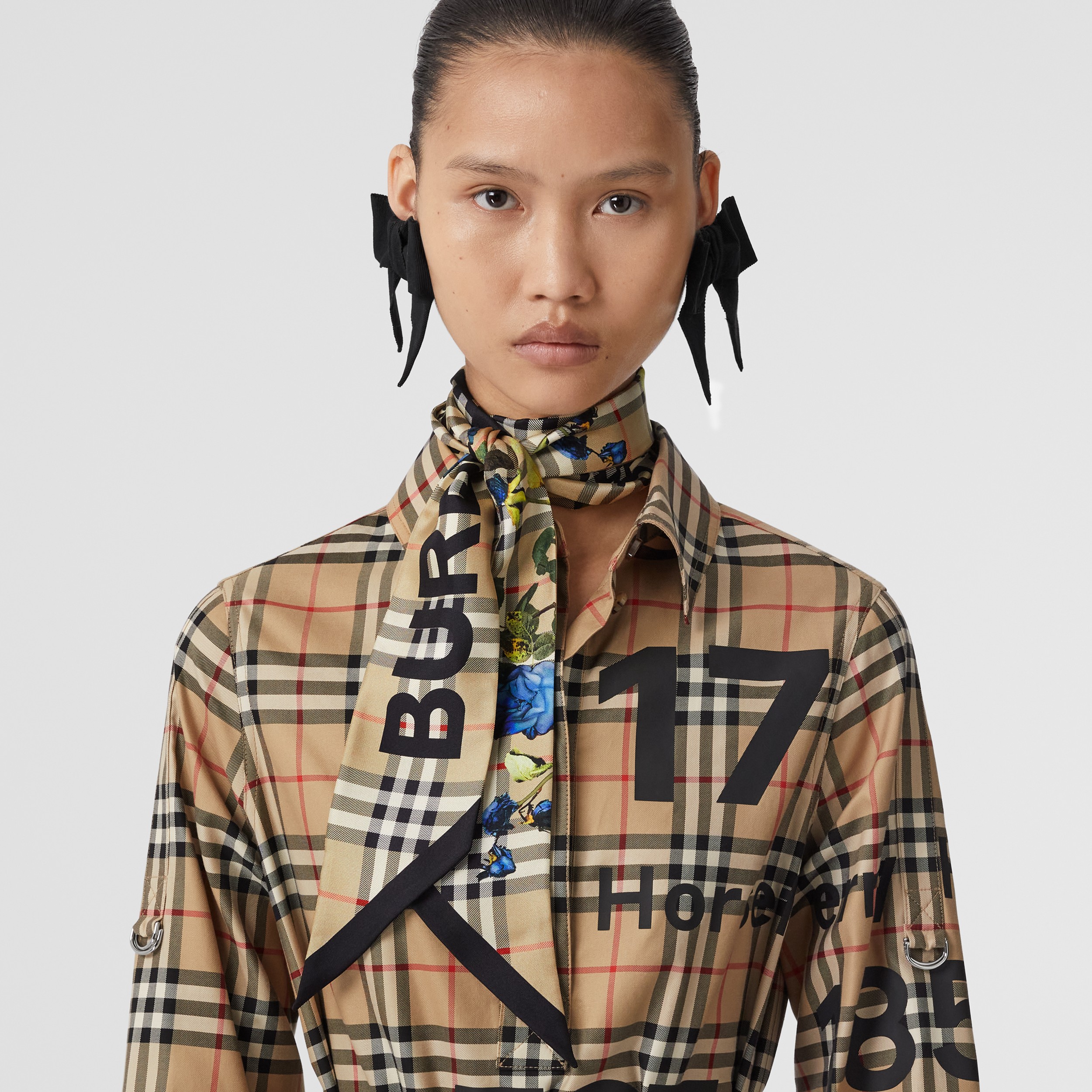 美品】Burberry モンタージュプリント シルク スキニースカーフ- 美品】Burberry モンタージュプリント シルク スキニースカーフ-
