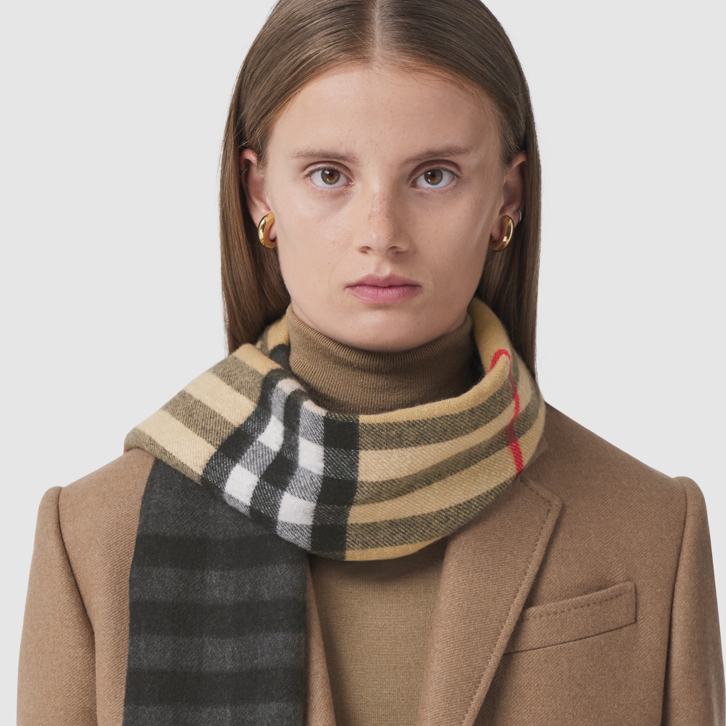 컨트라스트 체크 캐시미어 스카프 (아카이브 베이지/블랙) Burberry®