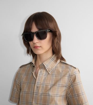 Square Sunglasses in Dark havana | Burberry® Official display picture 3