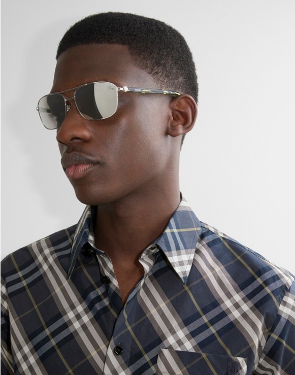メンズ デザイナーサングラス | Burberry® 公式サイト メンズ デザイナーサングラス | Burberry® 公式サイト
