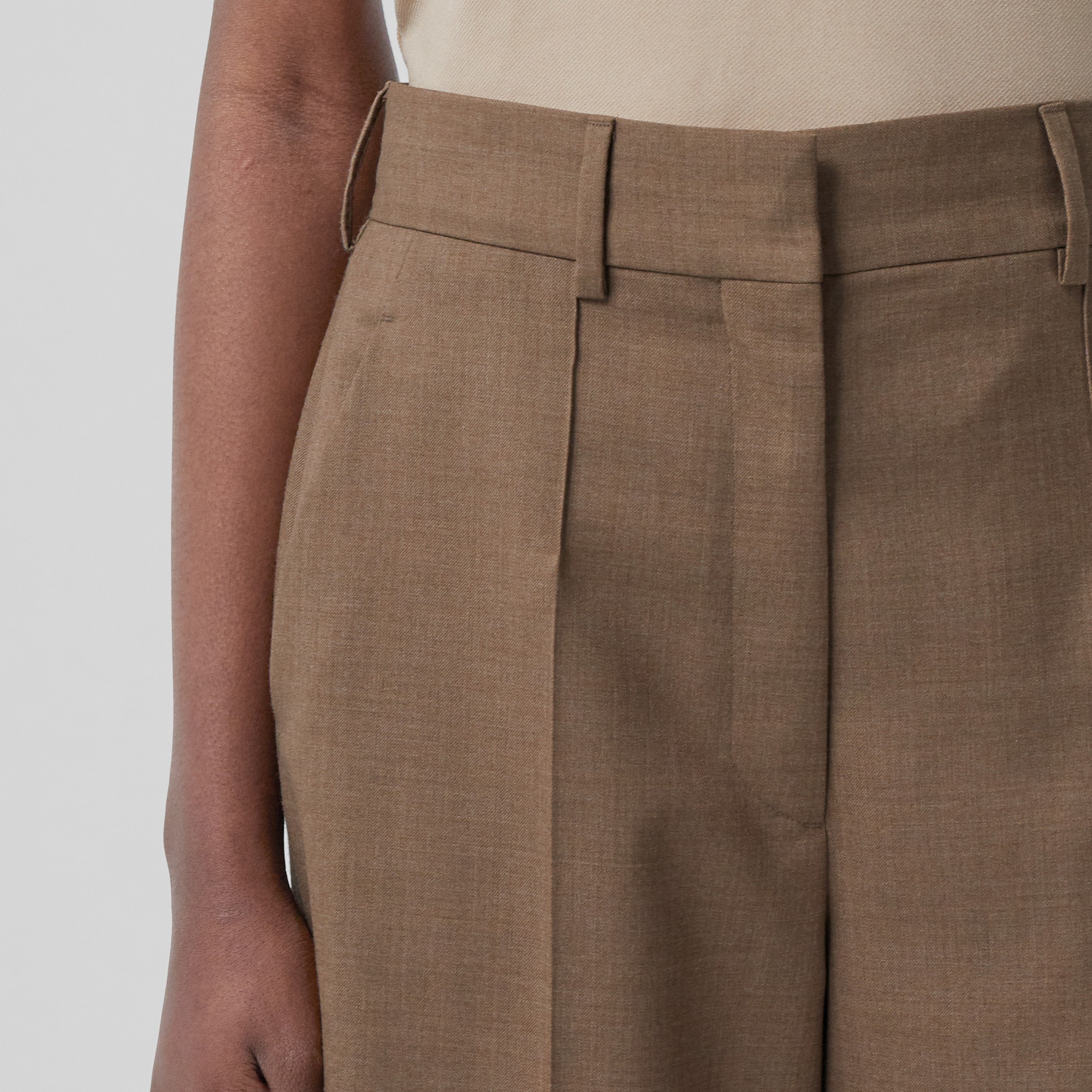 Calças estilo pantalona de lã com corte personalizado (Taupe Escuro) - Mulheres | Burberry® oficial - 2