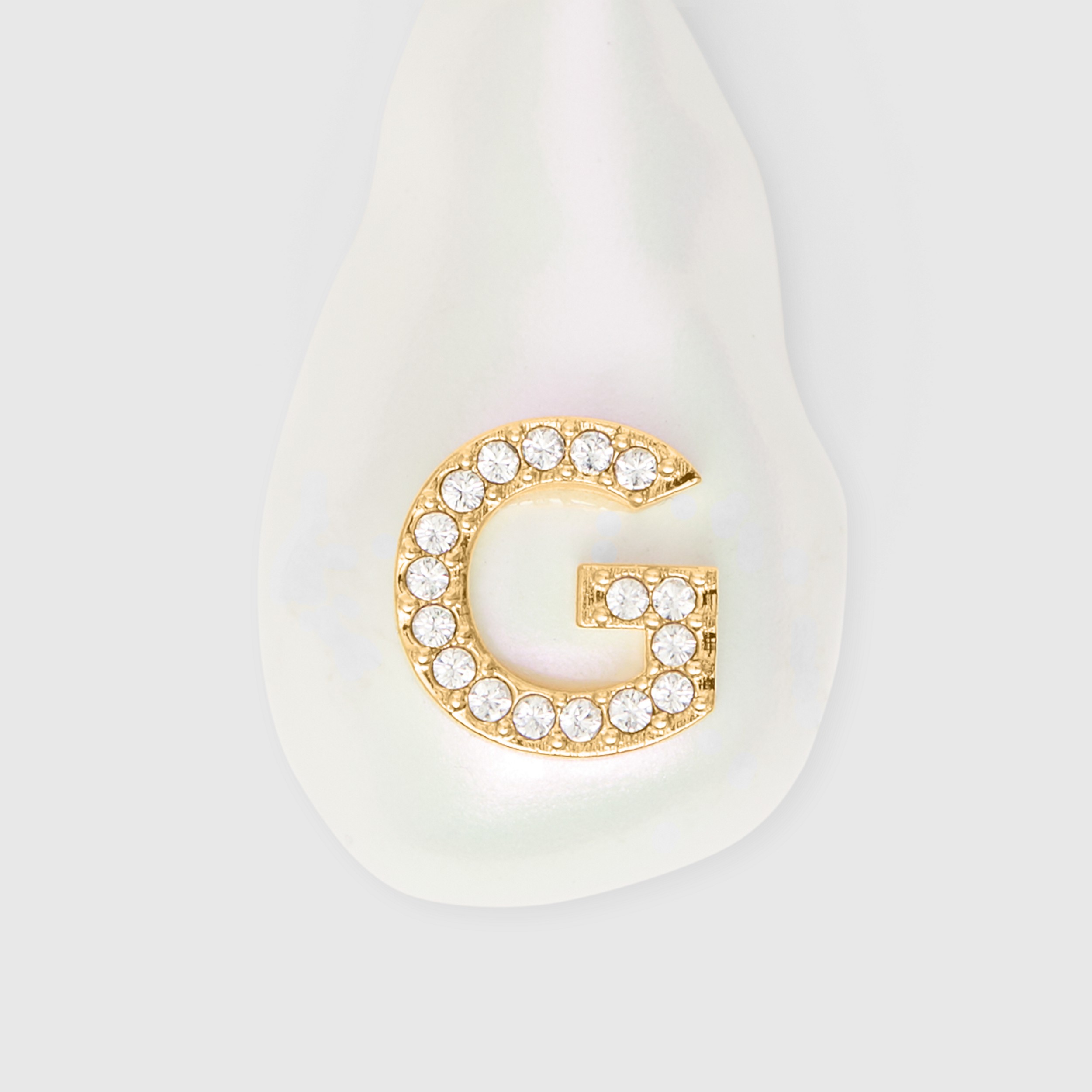 Dije de letra G con perla de resina y cristales - Solo en línea (Dorado Claro/madreperla) - Mujer | Burberry® oficial - 2
