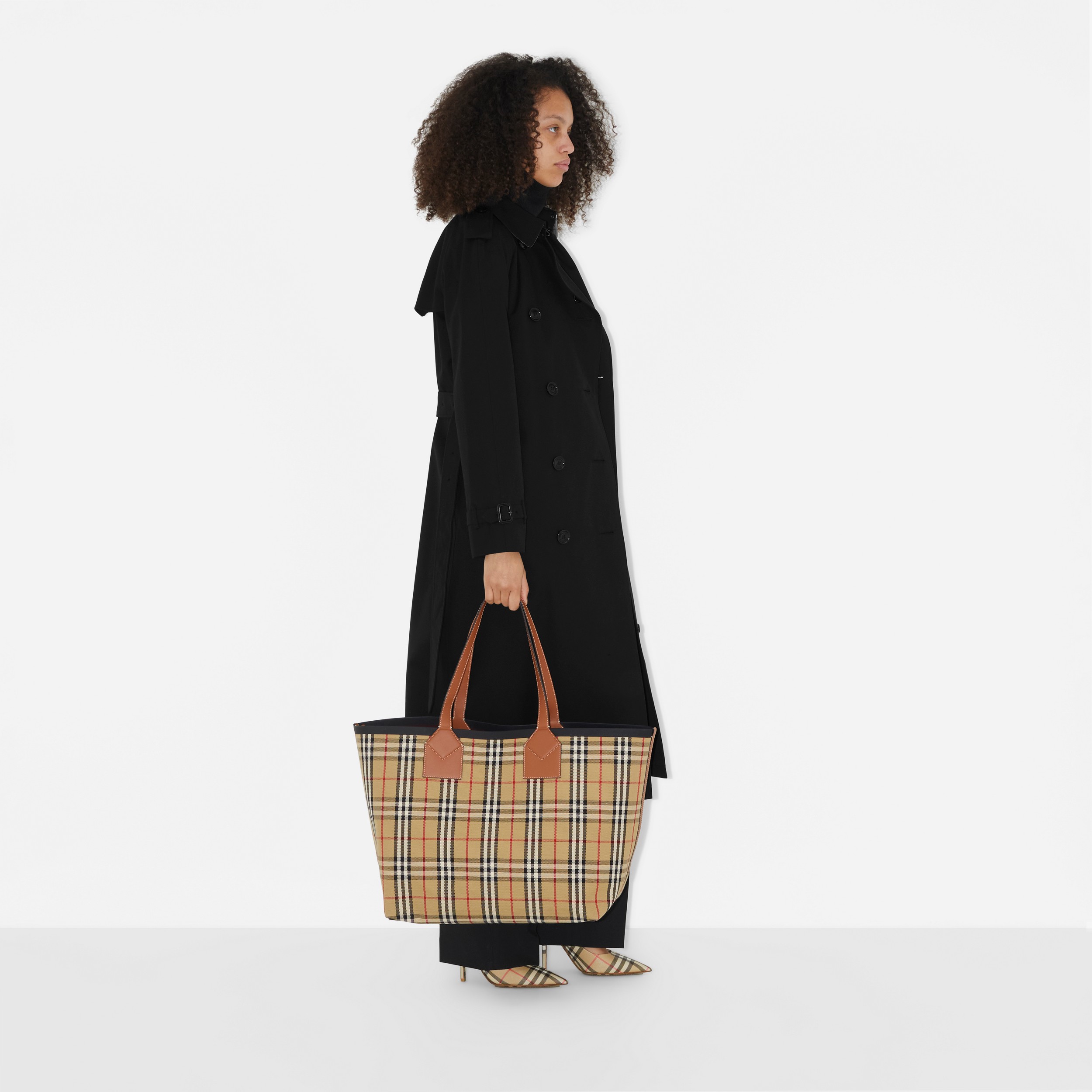 Check Cotton Large London Tote Bag in Briar Brown/black - Women | Burberry® Official - 4