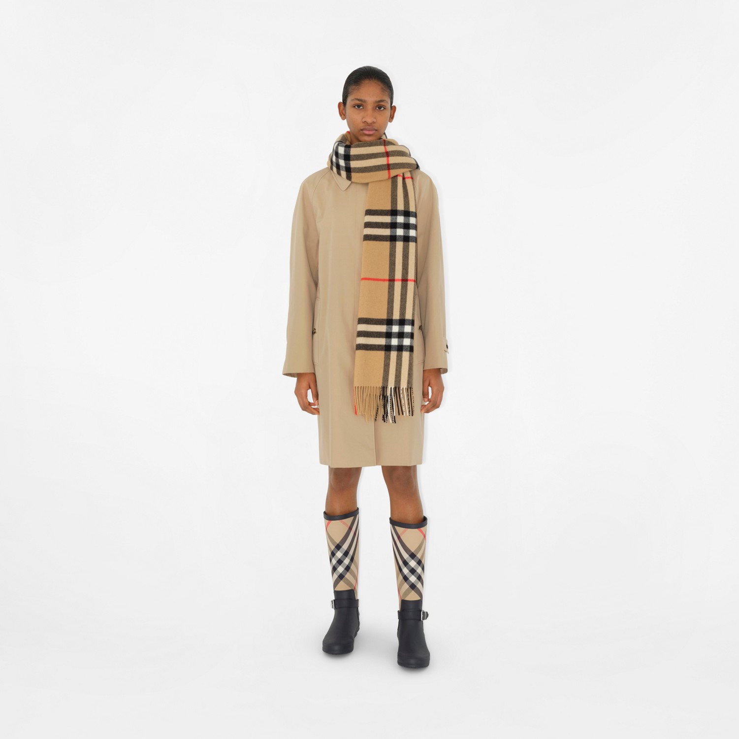 Wide Check Cashmere Scarf in Archive Beige | Burberry® Official