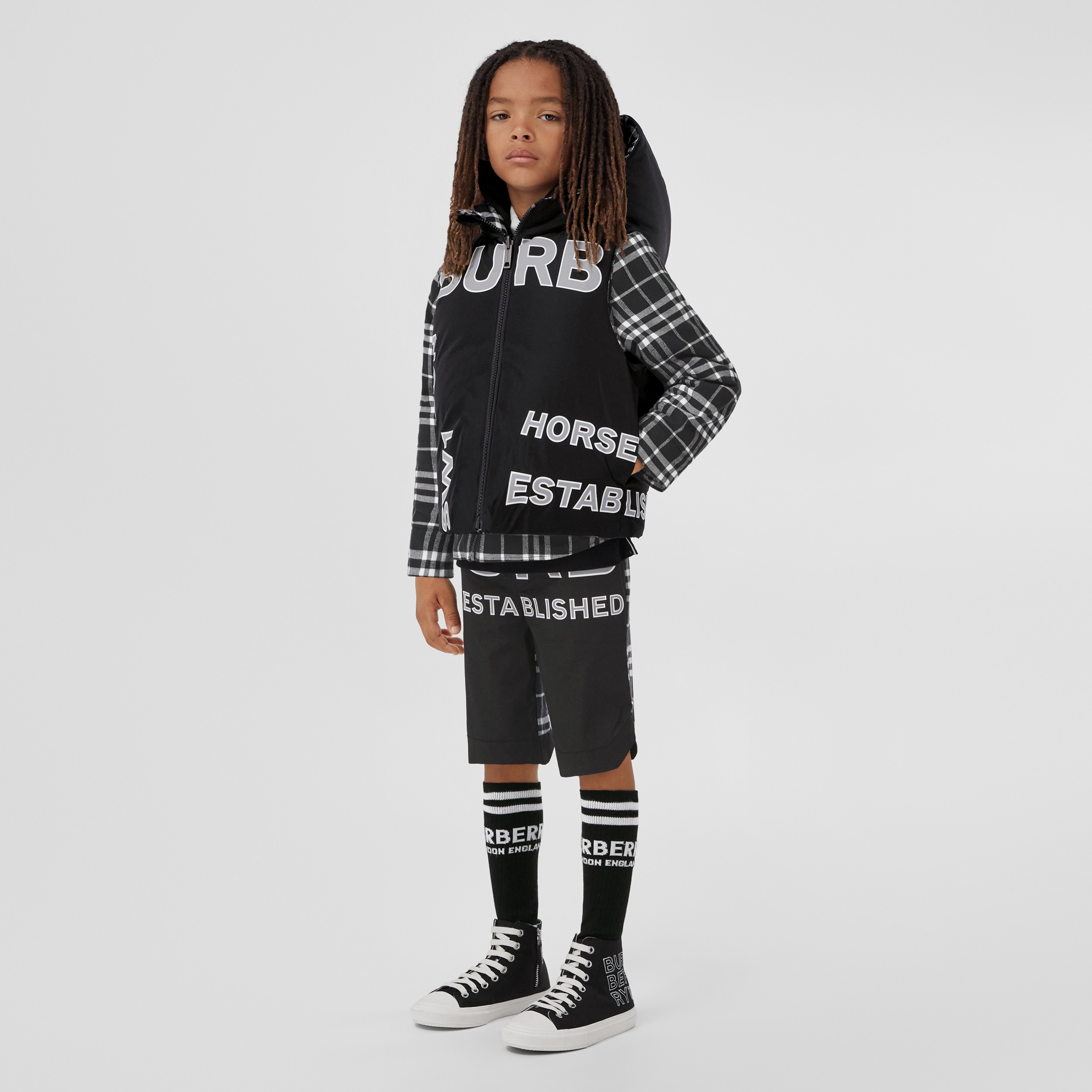 Reversible Horseferry Print Down-filled Gilet in Black - Children | Burberry® Official - 3