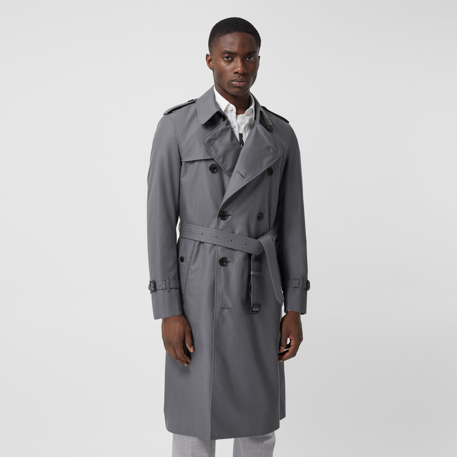 The Long Chelsea Heritage Trench Coat in Mid Grey - Men | Burberry
