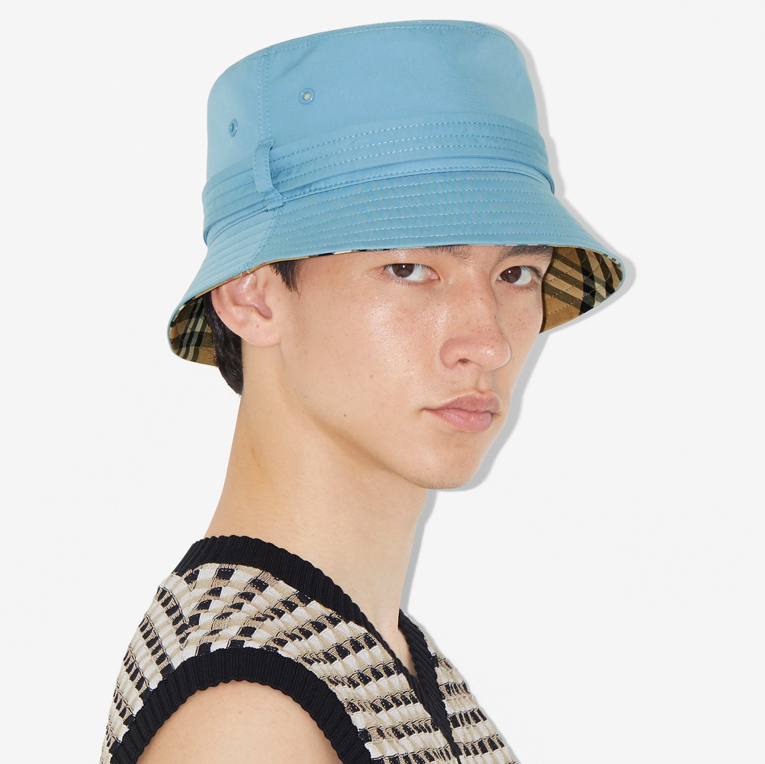Tropical Gabardine Belted Bucket Hat in Cool Denim Blue | Burberry® Official