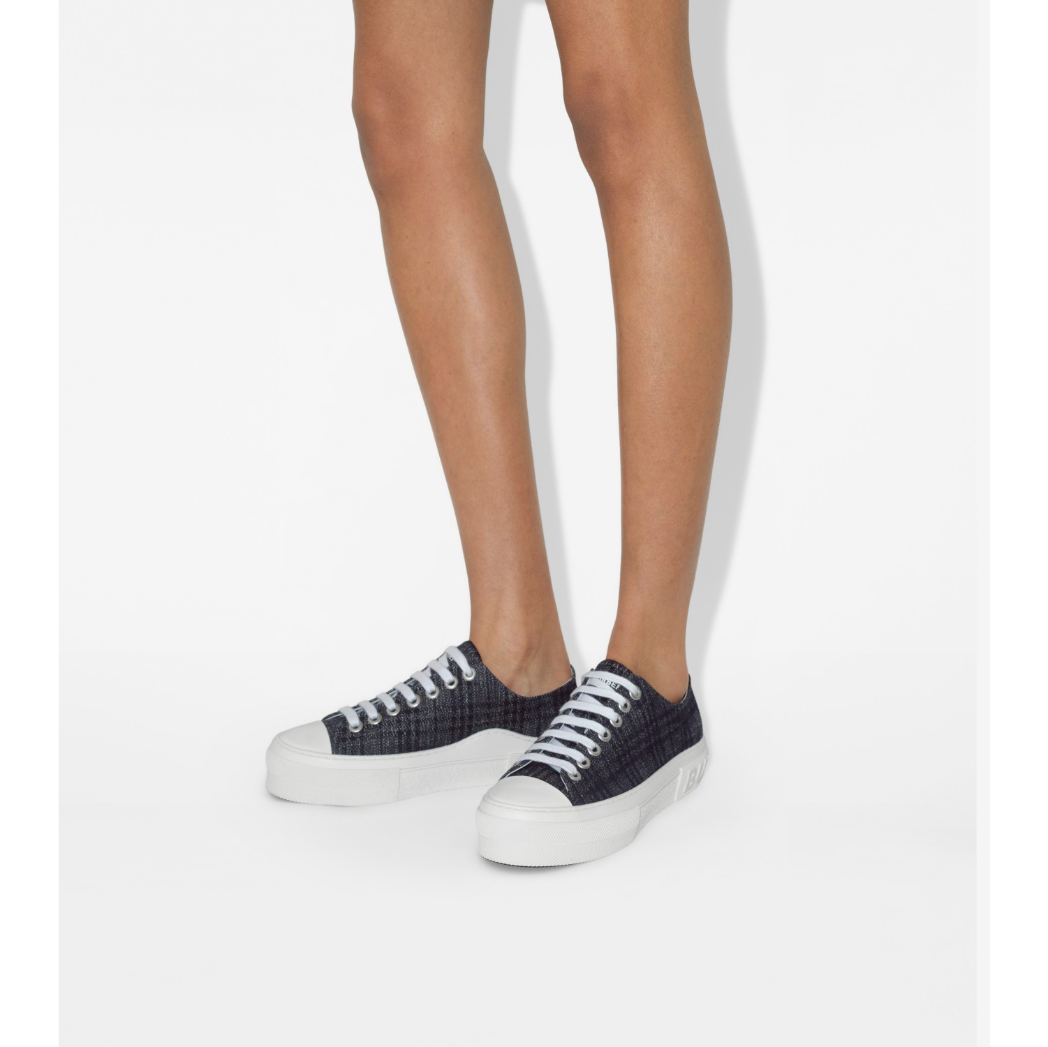 Denim-Sneaker mit Karomuster