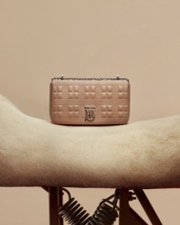 ローラバッグ キャンペーン | Burberry® 公式サイト ローラバッグ キャンペーン | Burberry® 公式サイト