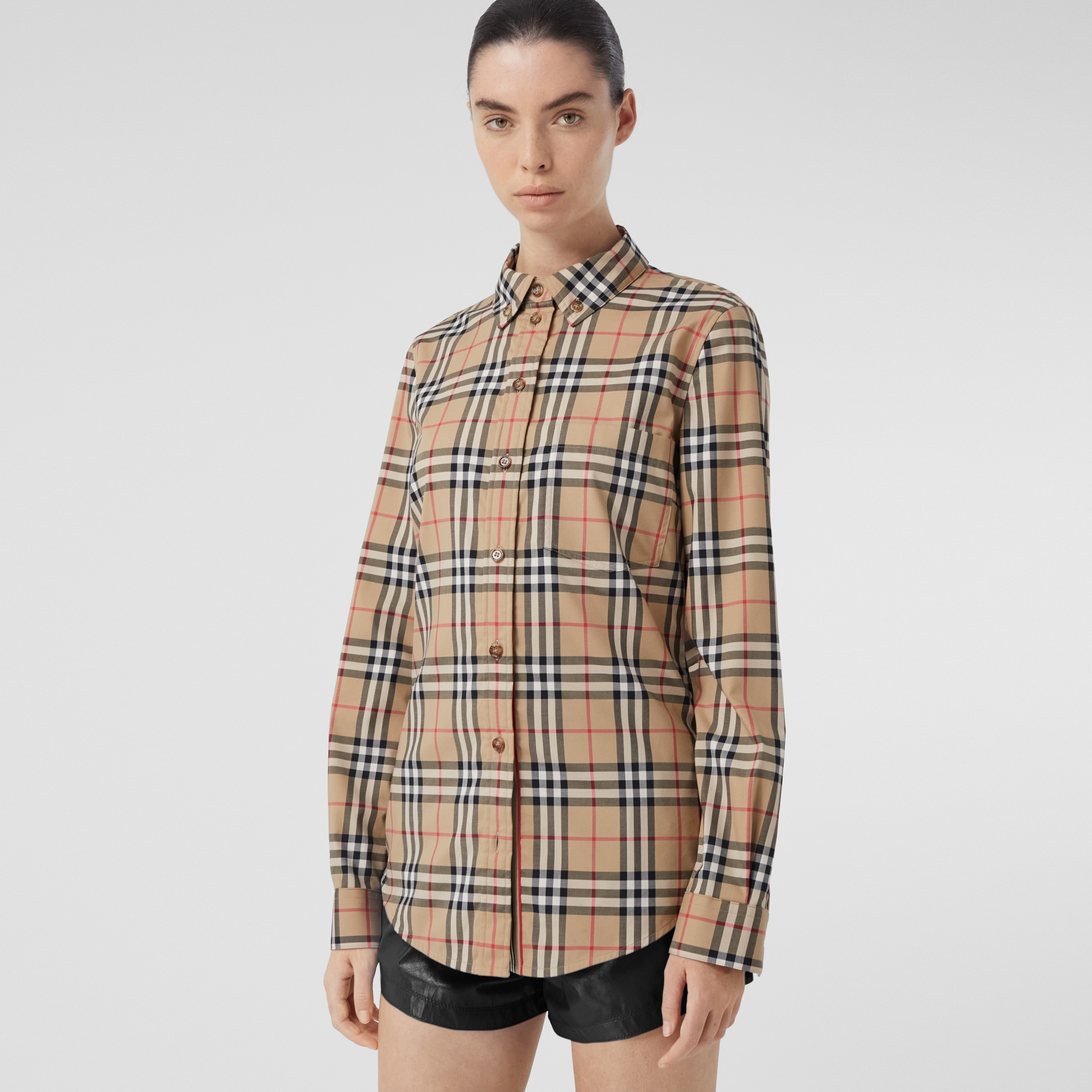 Camisa de algodão em Vintage Check com colarinho abotoado (Bege Clássico) - Mulheres | Burberry® oficial - 4