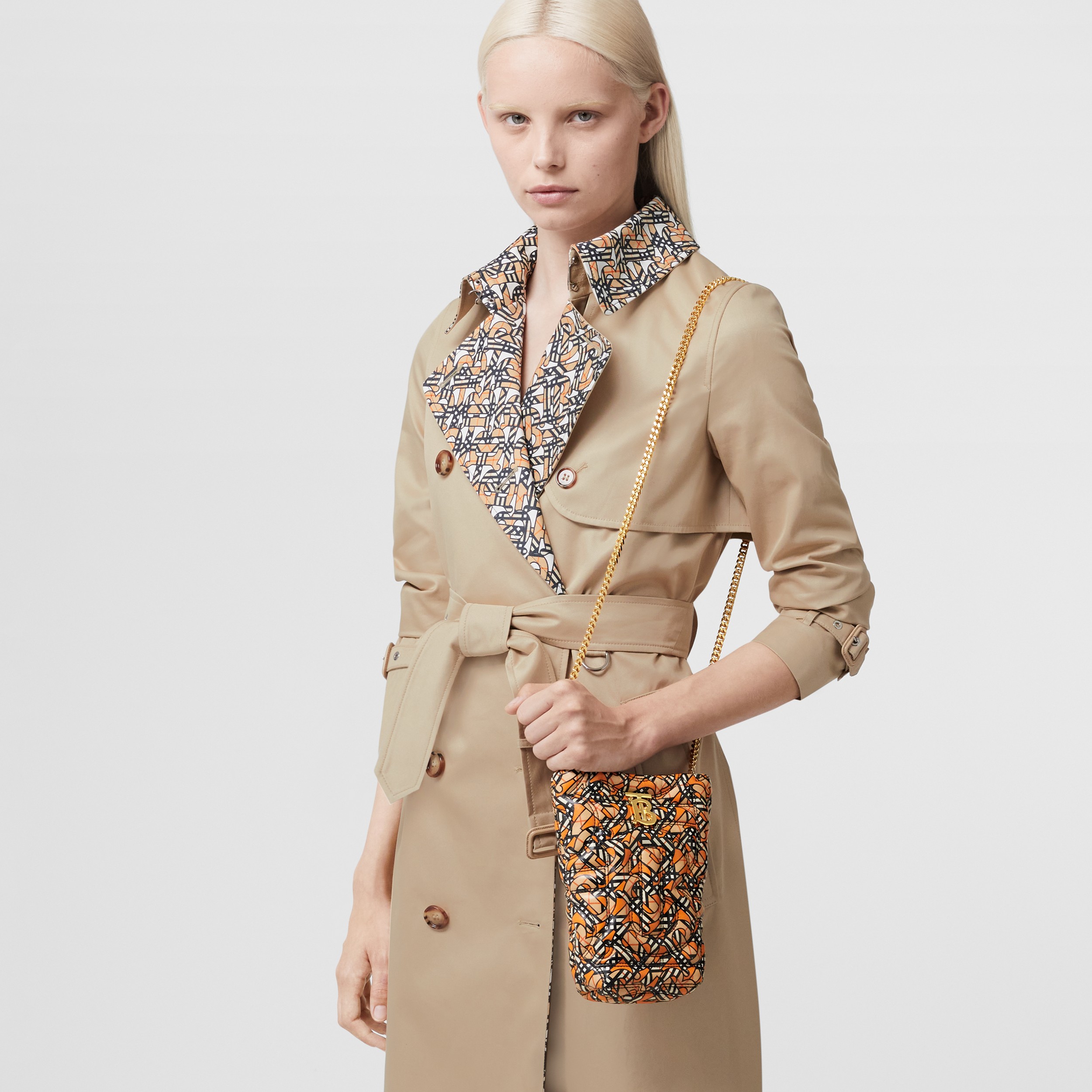 マイクロ キルティング モノグラムプリント ラムスキン ローラ バケットバッグ (ブラック) - ウィメンズ | Burberry®公式サイト マイクロ キルティング モノグラムプリント ラムスキン ローラ バケットバッグ (ブラック) - ウィメンズ | Burberry®公式サイト