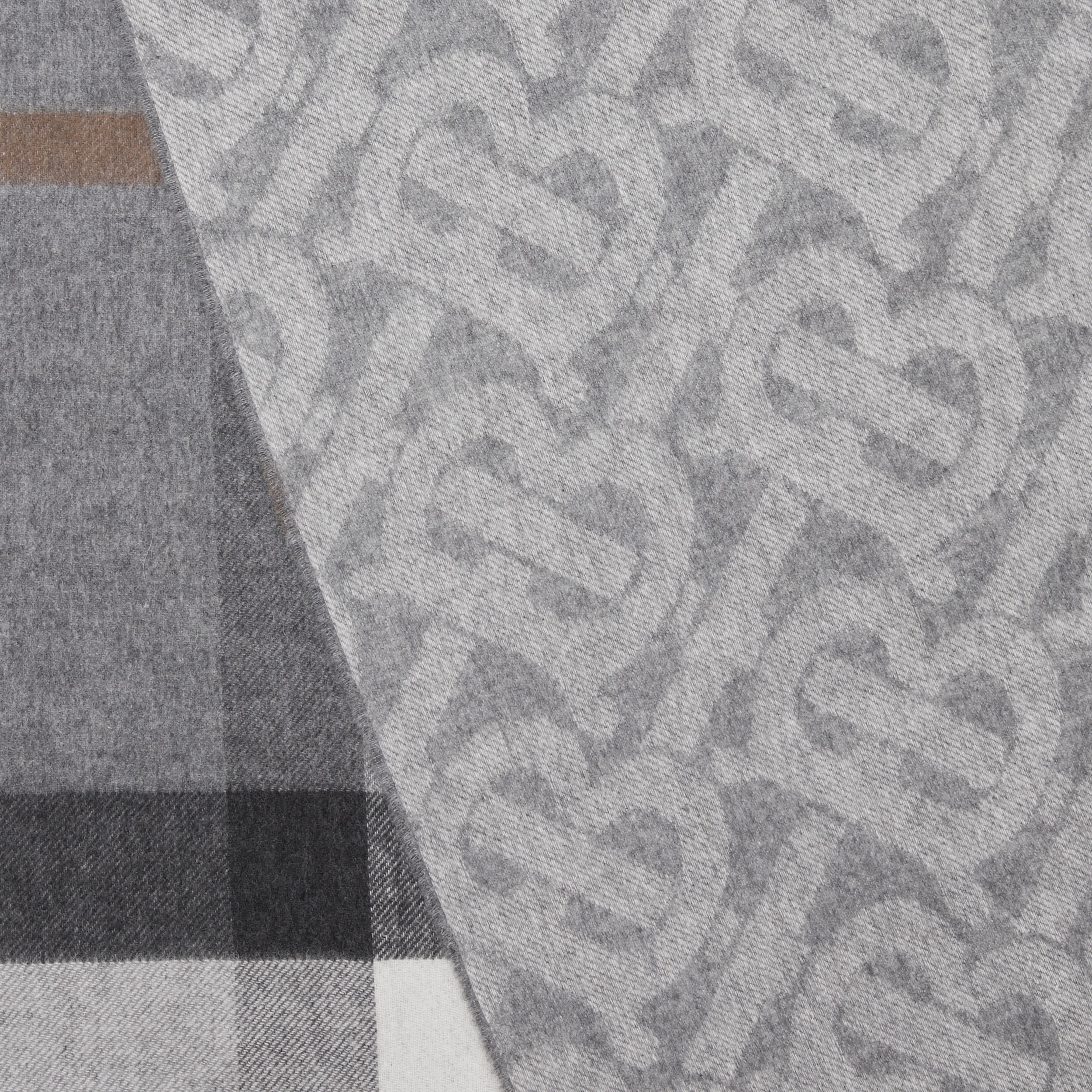双面两用格纹拼专属标识羊绒围巾 (中灰色) | Burberry® 博柏利官网 - 2