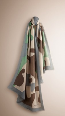 graphic camouflage print cashmere scarf