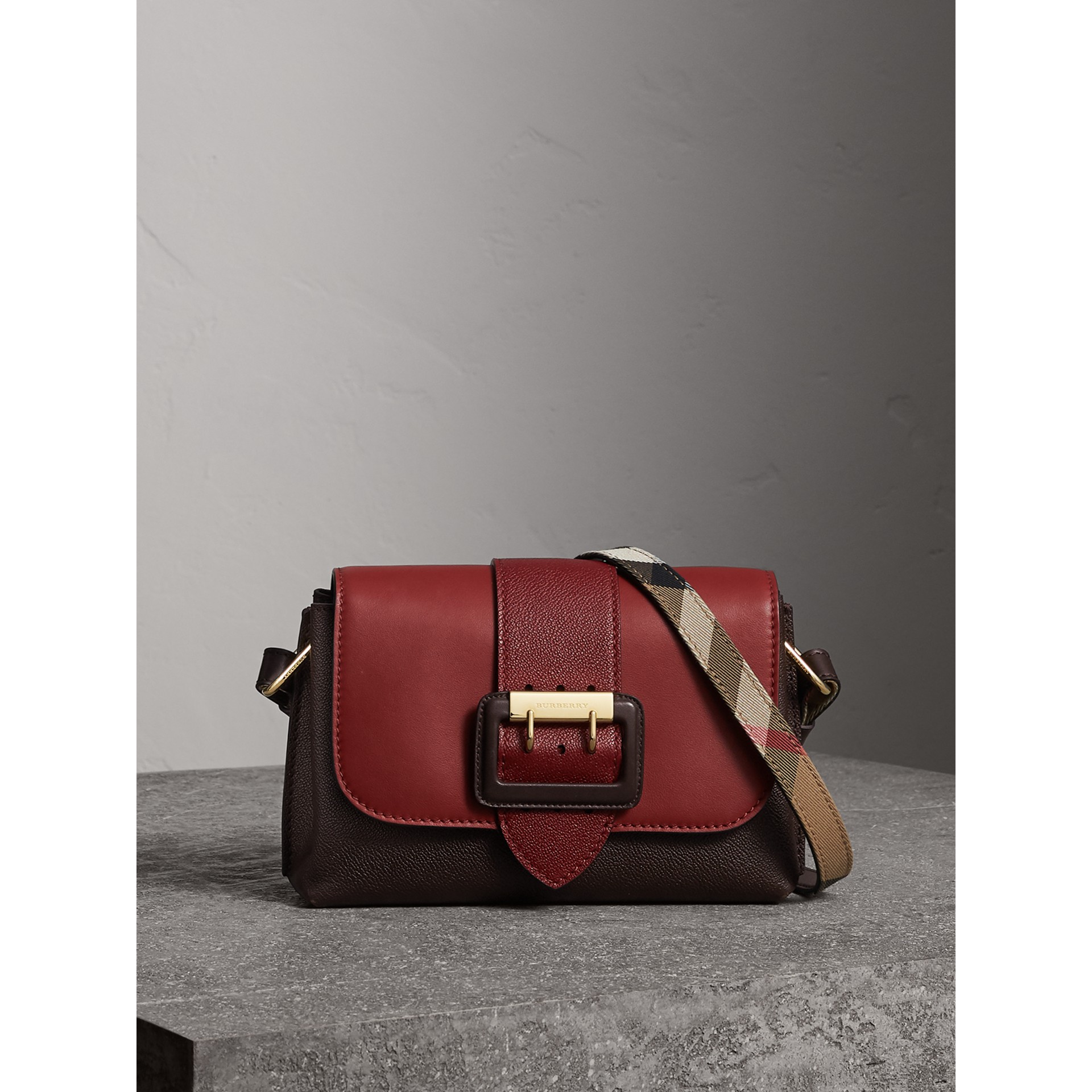 The Buckle Crossbody Bag in Colourblock Leather in Burgundy Women