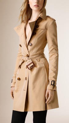 Trench coat com saia em gabardine de algodão