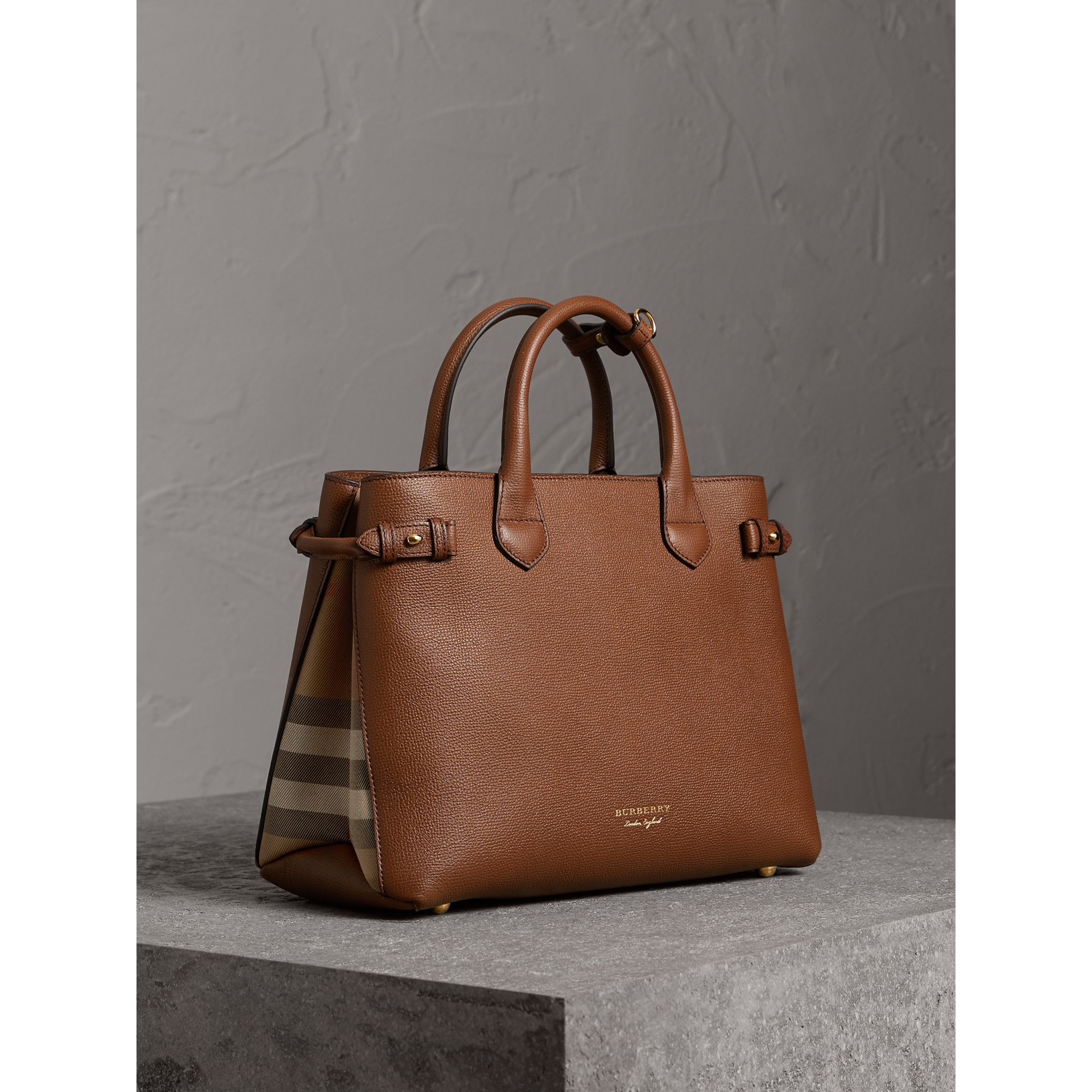 burberry medium banner leather tote