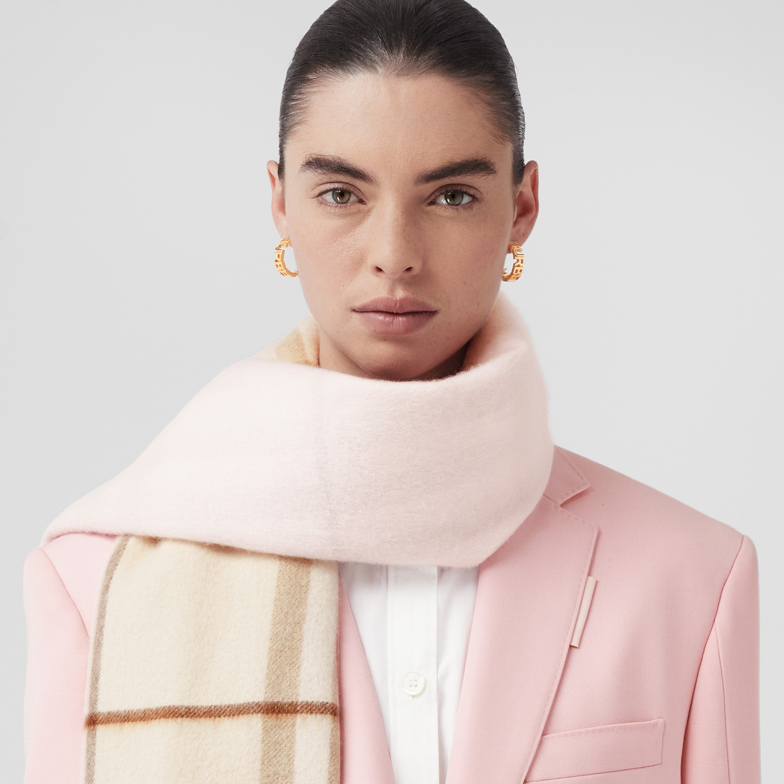 Reversible Check Cashmere Scarf in Soft Fawn/ Seashell Pink | Burberry® Official - 3