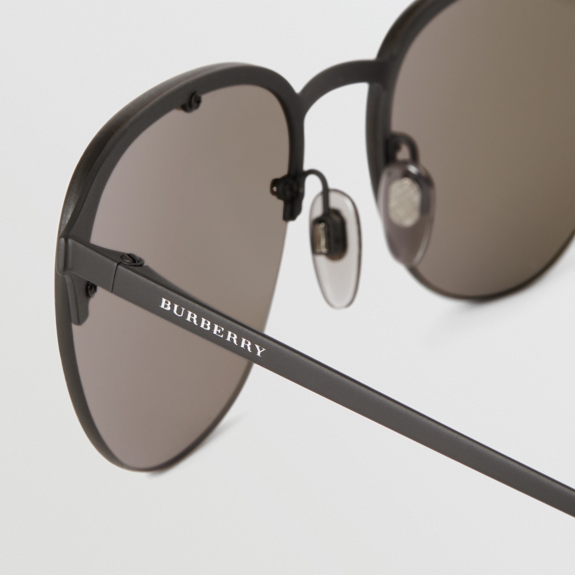 Round Frame Sunglasses in Black Men Burberry United States
