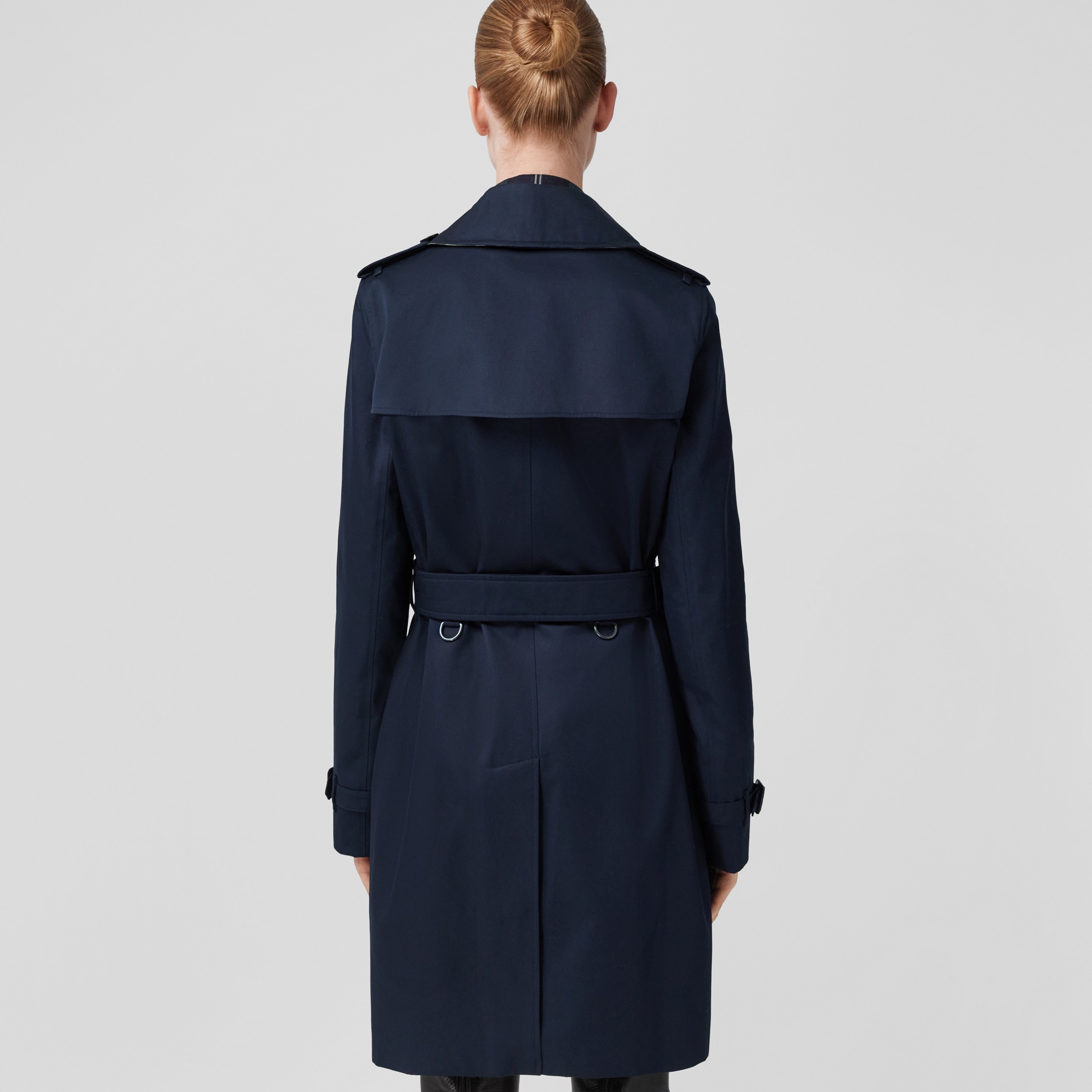 Burberry Cotton The Mid-length Kensington Heritage Trench Coat in Midnight Blue Womens Clothing Coats Raincoats and trench coats 