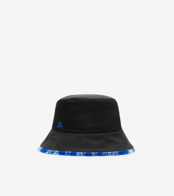 Hat in Reversible Official Black Bucket | Burberry®