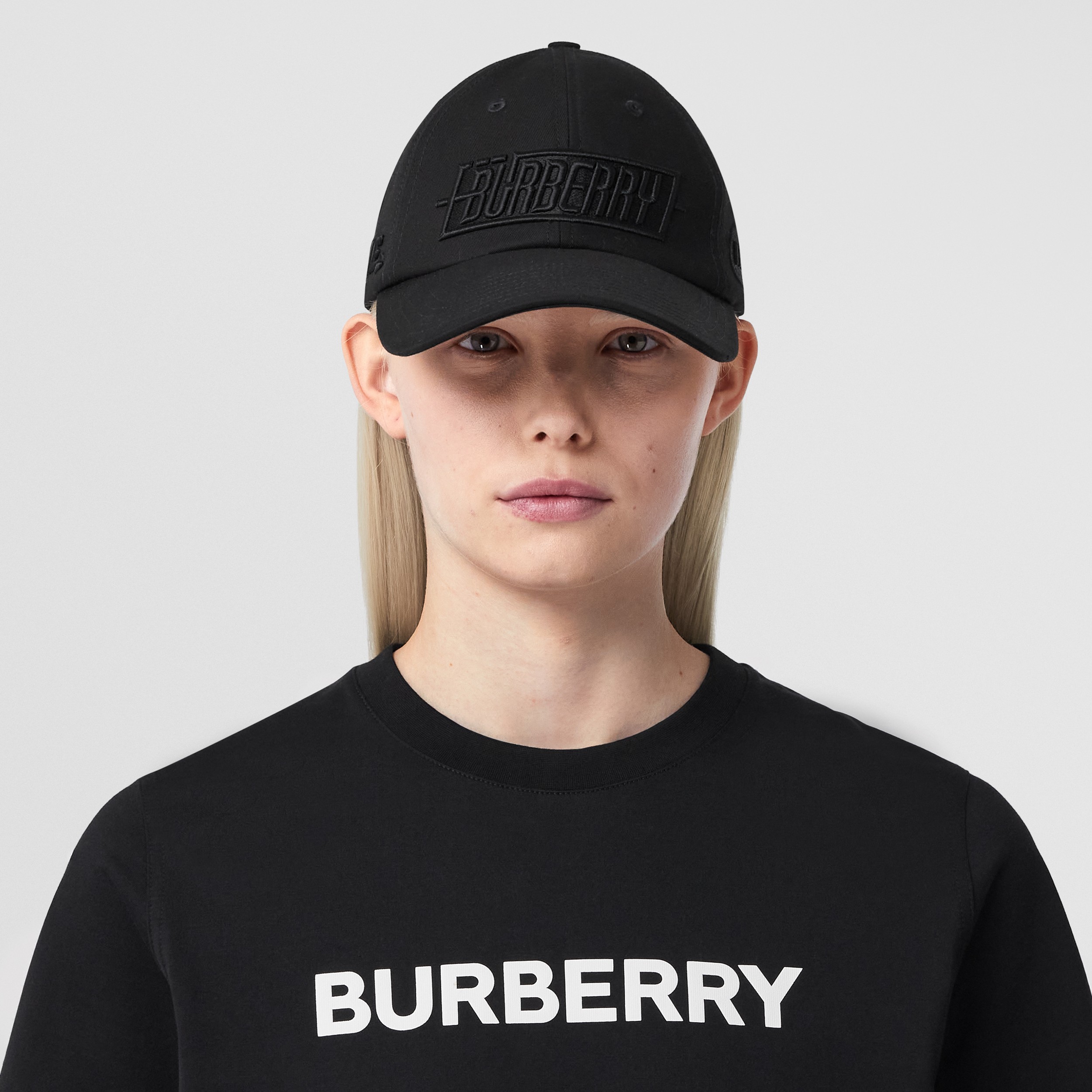 ロゴプリント コットンTシャツ (ブラック) | Burberry®公式サイト ロゴプリント コットンTシャツ (ブラック) | Burberry®公式サイト