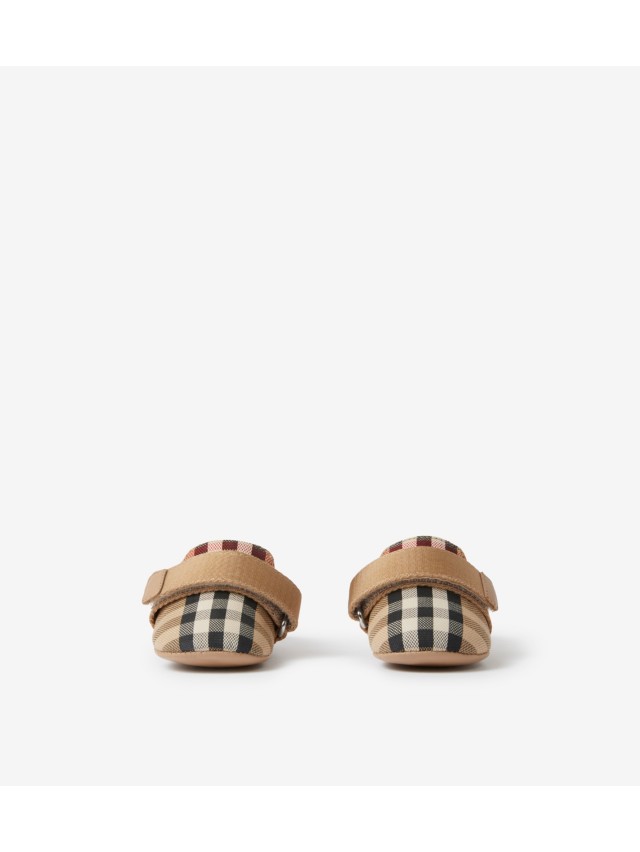 Burberry hotsell crib shoes