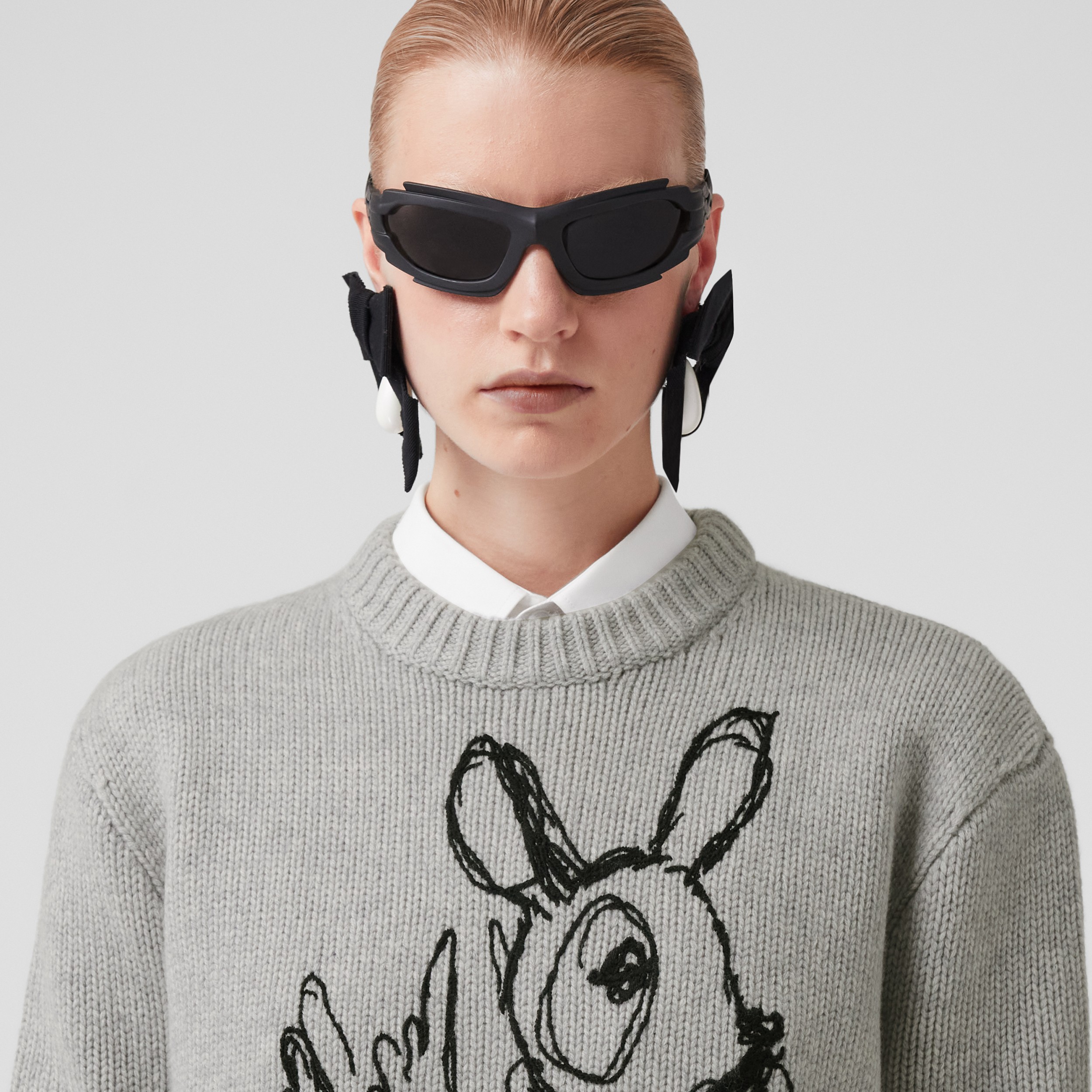 Deer Graphic Wool Cashmere Sweater in Light Pewter Melange - Women | Burberry® Official - 2