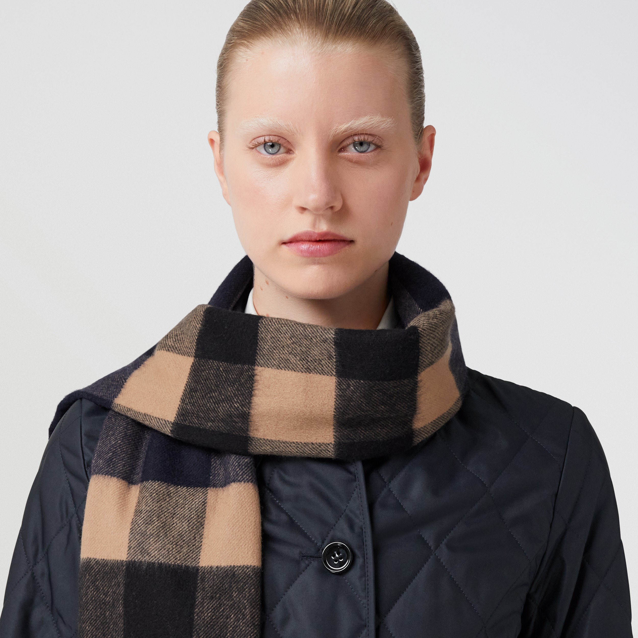 Check Cashmere Scarf in Indigo/mid Camel | Burberry® Official - 3
