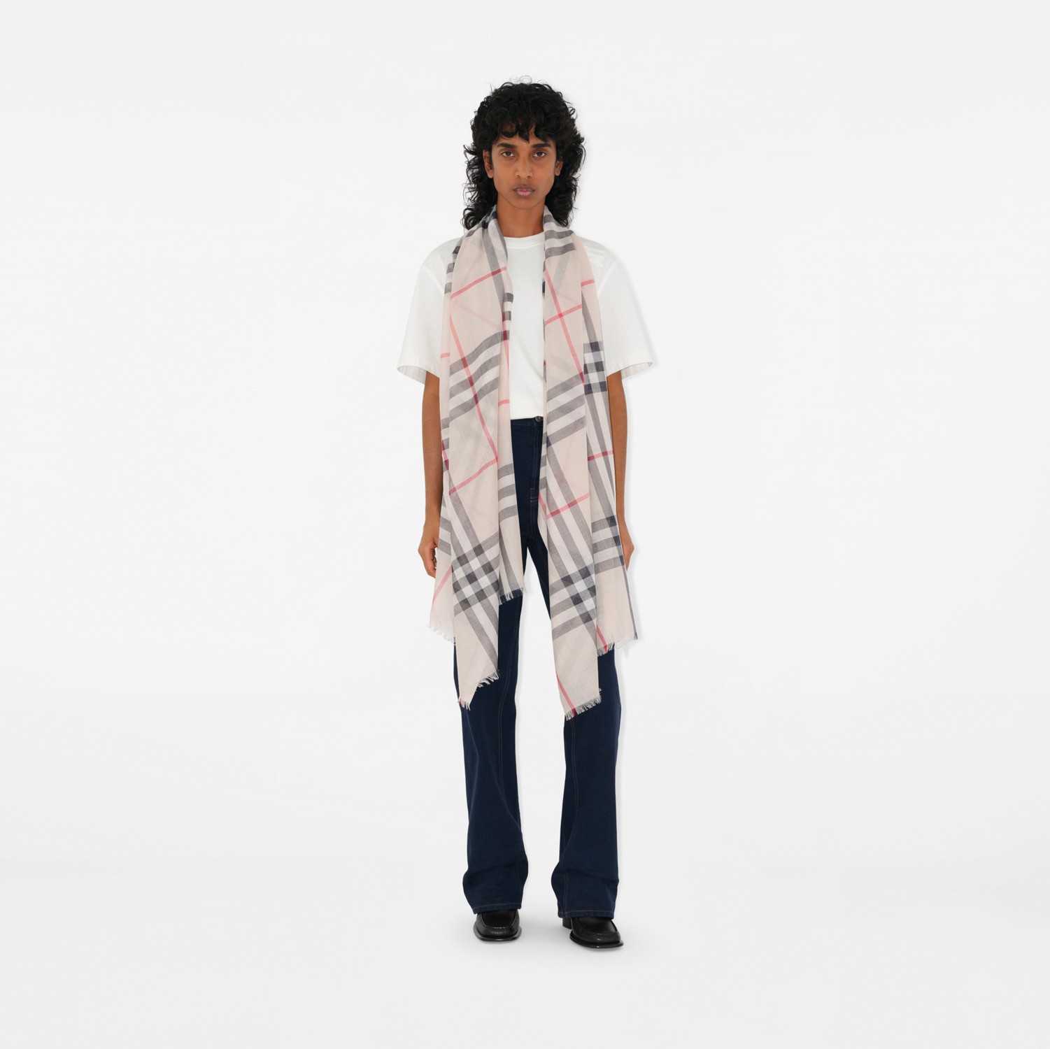 チェック ウールシルク スカーフ (ストーン) | Burberry®公式サイト チェック ウールシルク スカーフ (ストーン) | Burberry®公式サイト