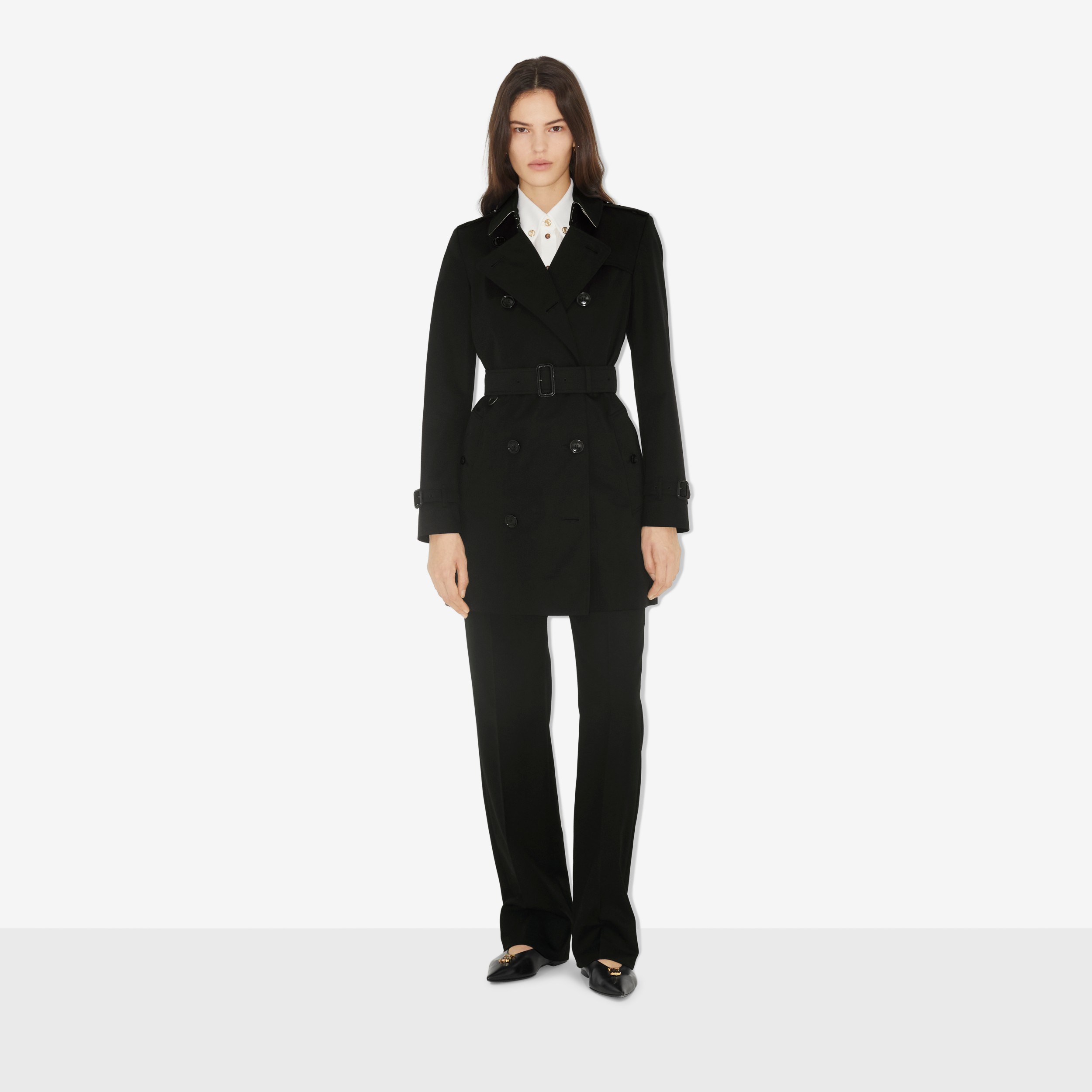 Short Chelsea Heritage Trench Coat in Black - Women | Burberry® Official