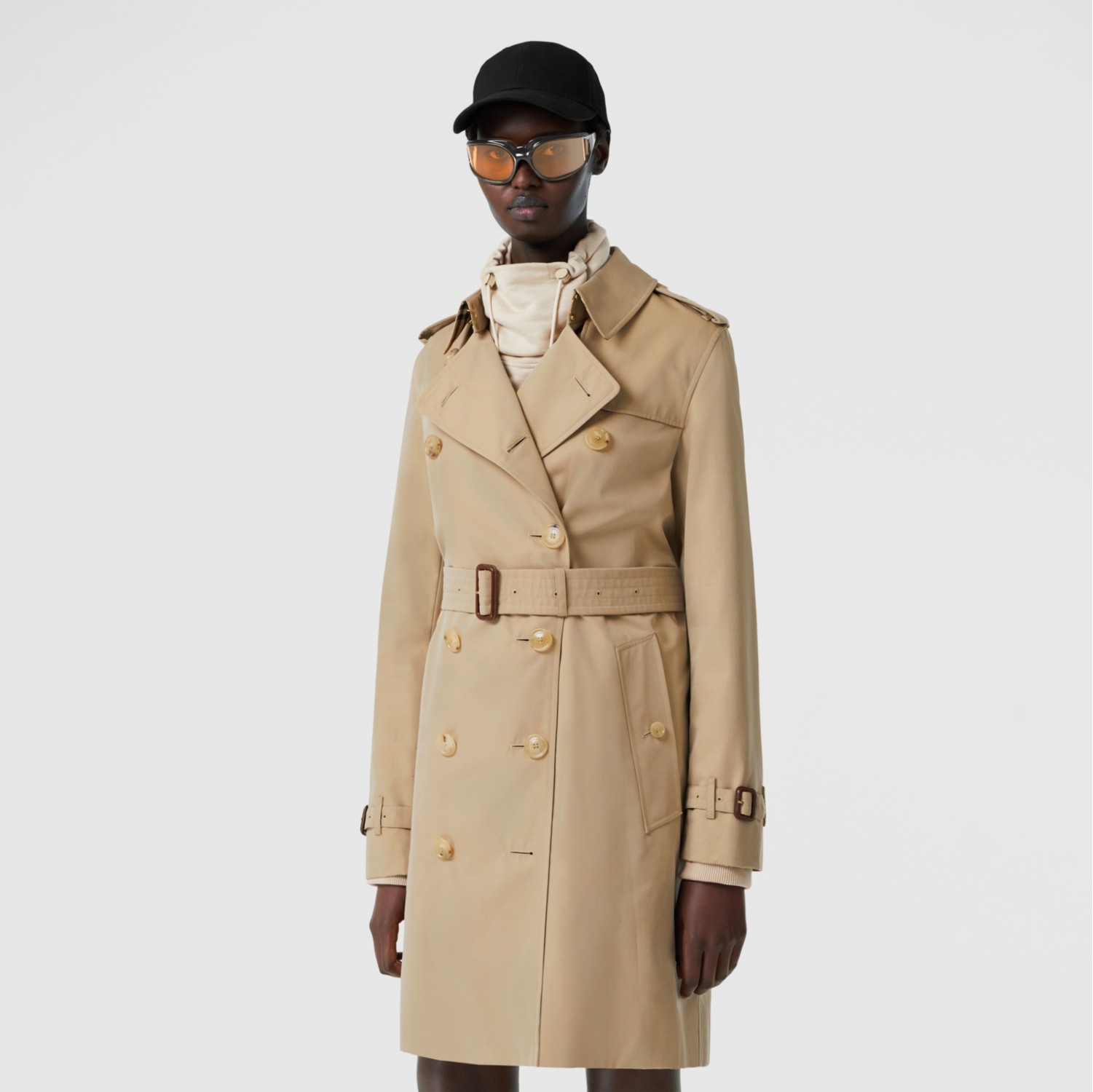 The Mid-length Kensington Heritage Trench Coat in Honey - Women, Cotton  Gabardine | Burberry® Official