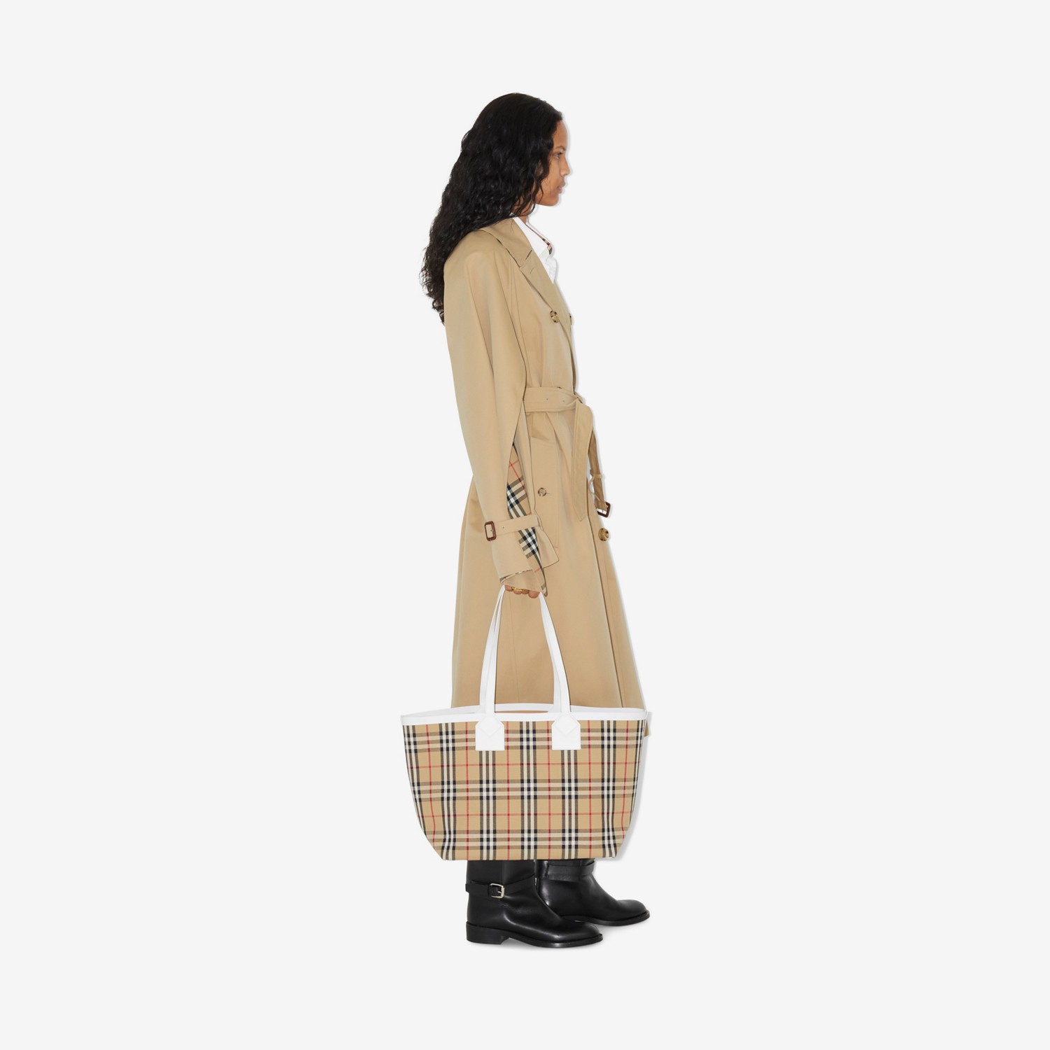 Medium London Tote Bag in Archive Beige/white | Burberry® Official