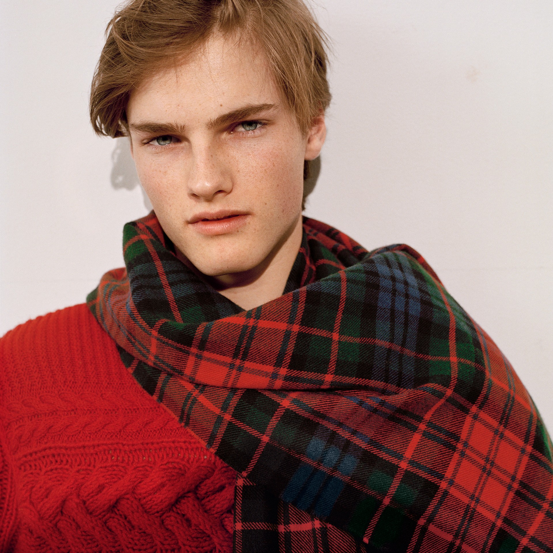 Fil Coupé Tartan Wool Cashmere Scarf in Bright Red | Burberry United States