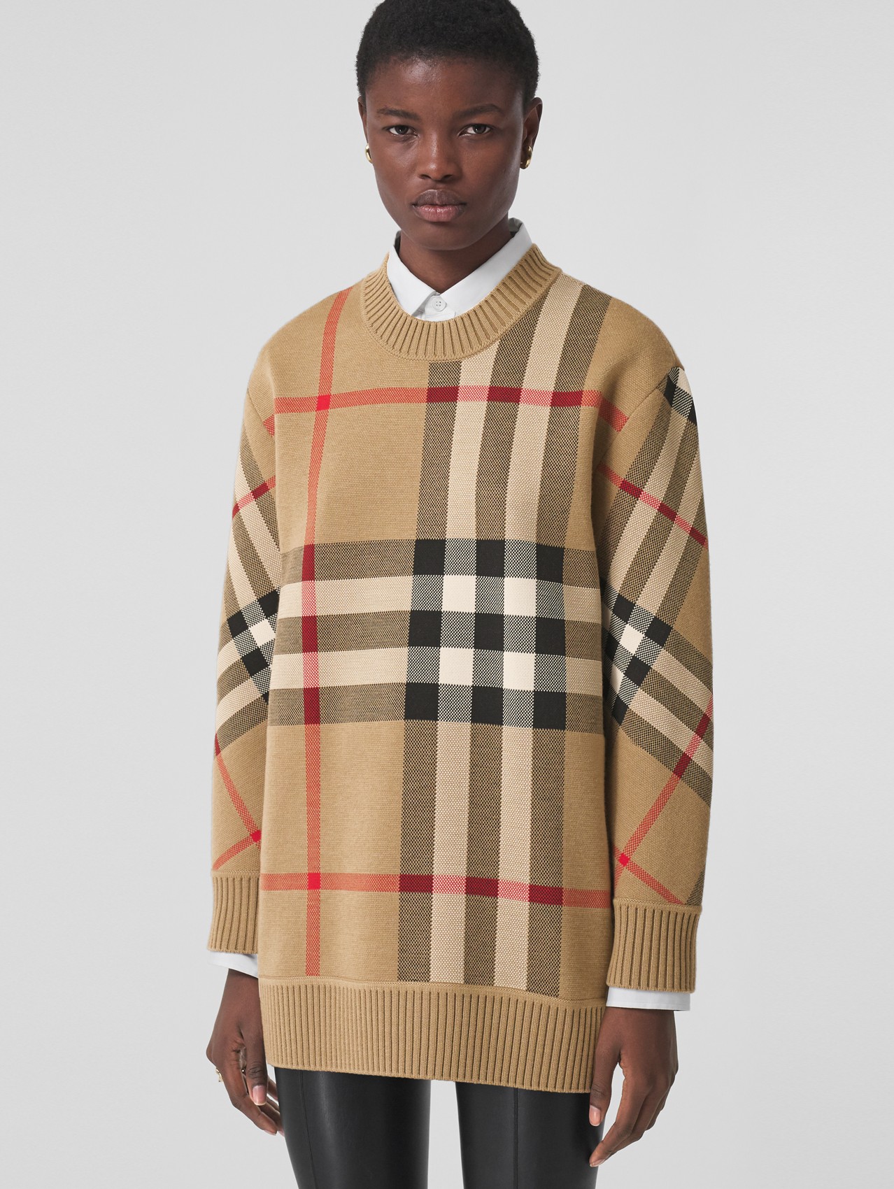 Suéter de lã tecnológica com xadrez em jacquard in Bege Clássico