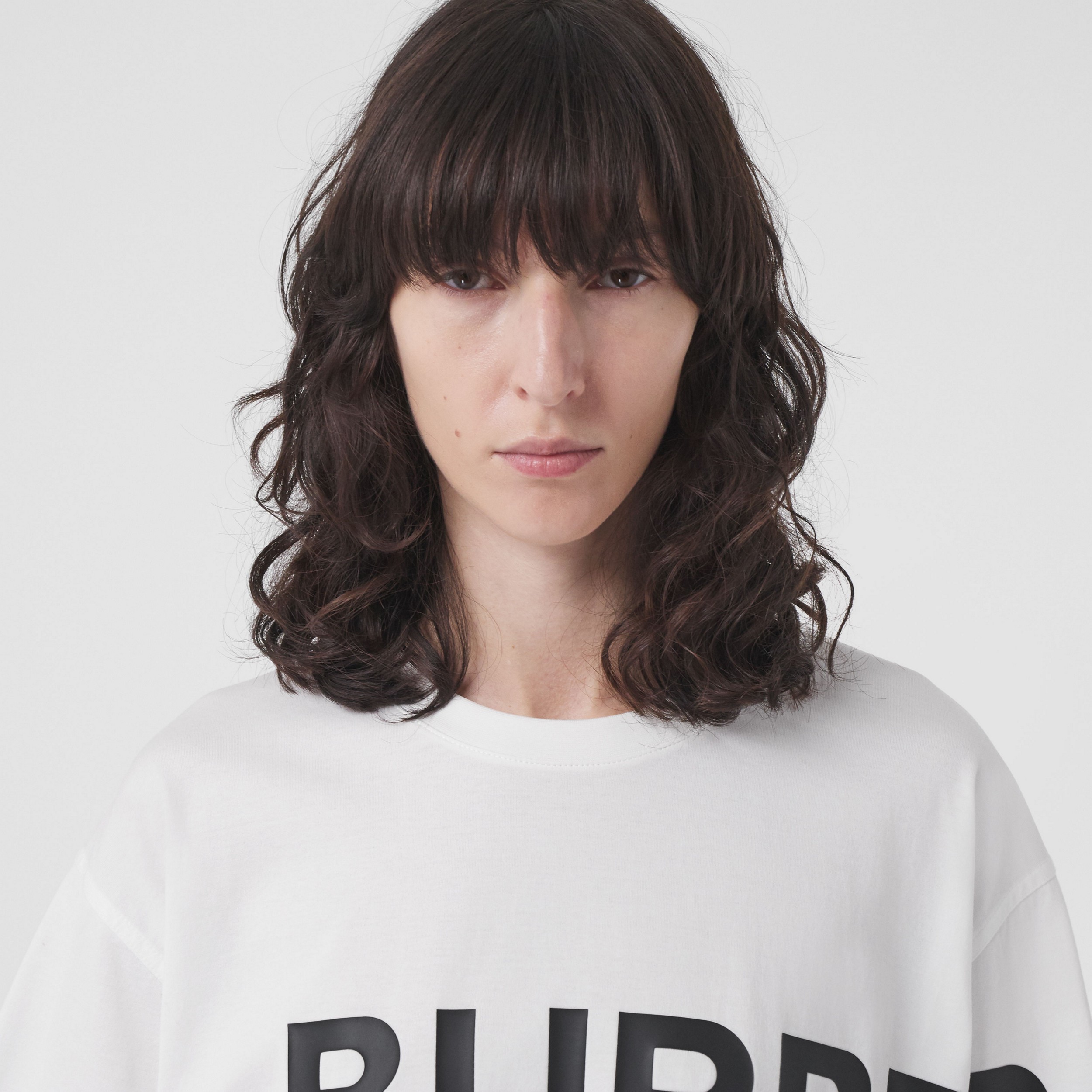 Horseferry Print Cotton Oversized T-shirt in White | Burberry® Official - 2
