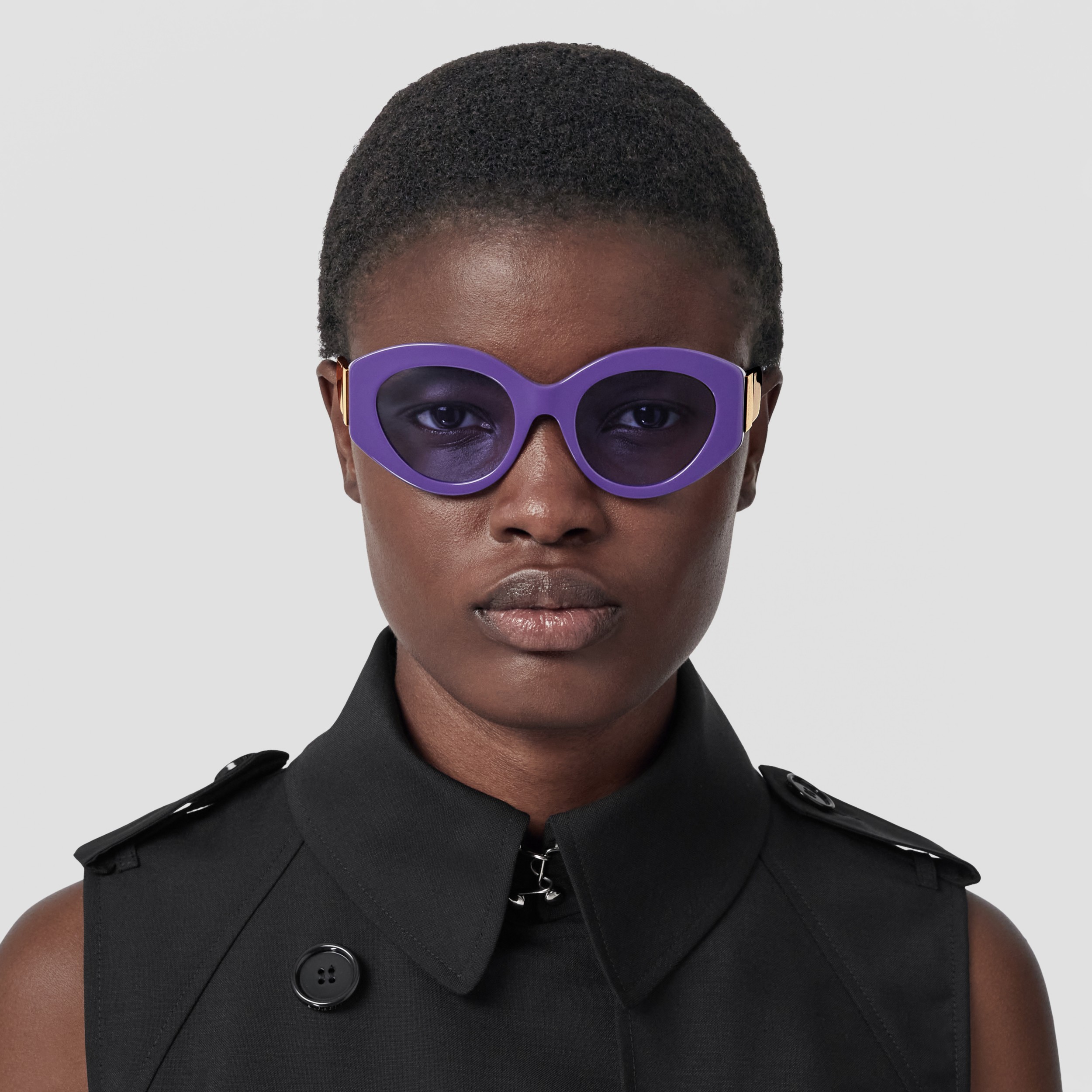 Hardware Detail Cateye Frame Sunglasses in Purple Women Burberry