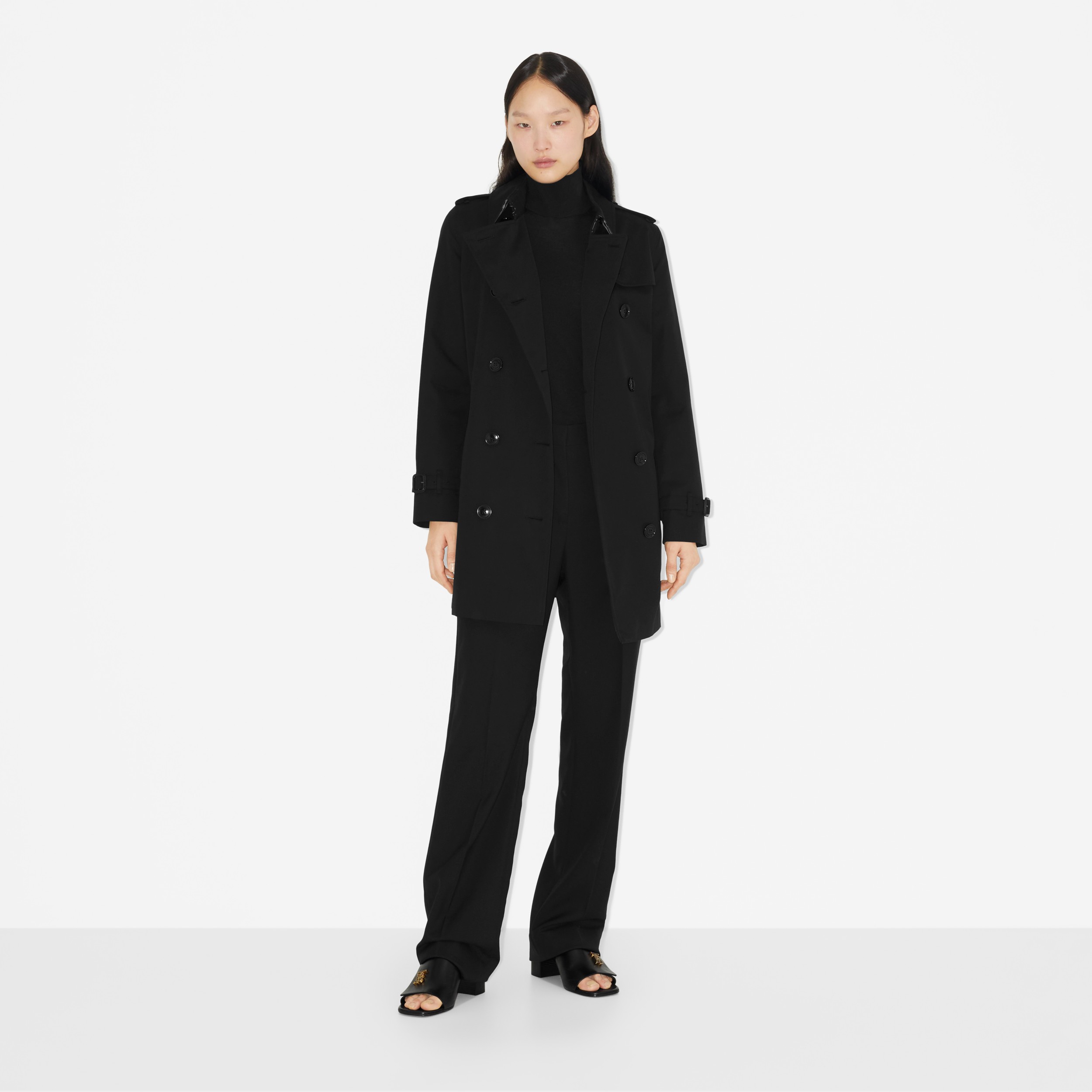 Short Kensington Heritage Trench Coat in Black - Women | Burberry® Official - 2
