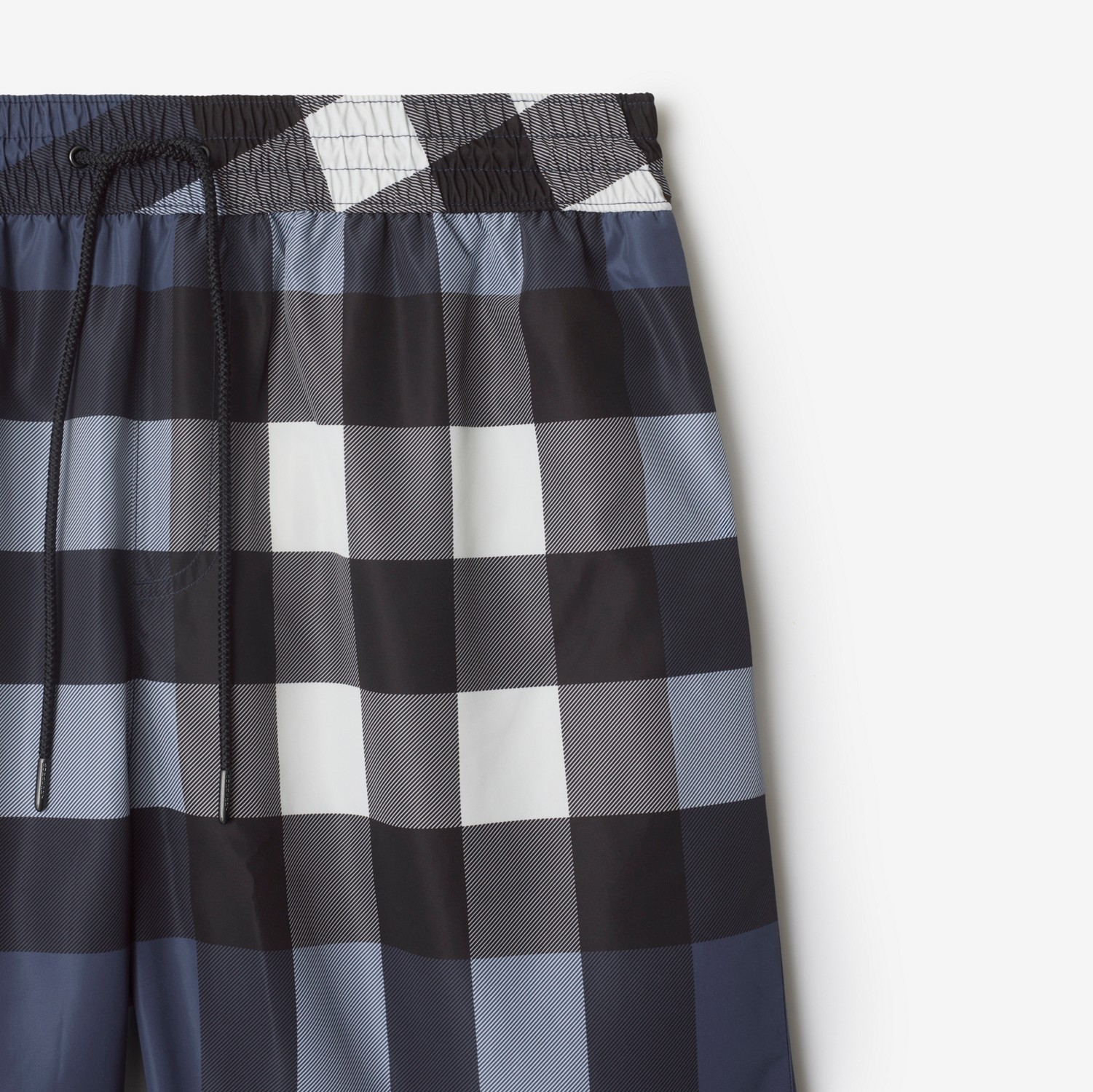 チェック スイムショーツ (カーボンブルー) - メンズ | Burberry チェック スイムショーツ (カーボンブルー) - メンズ | Burberry