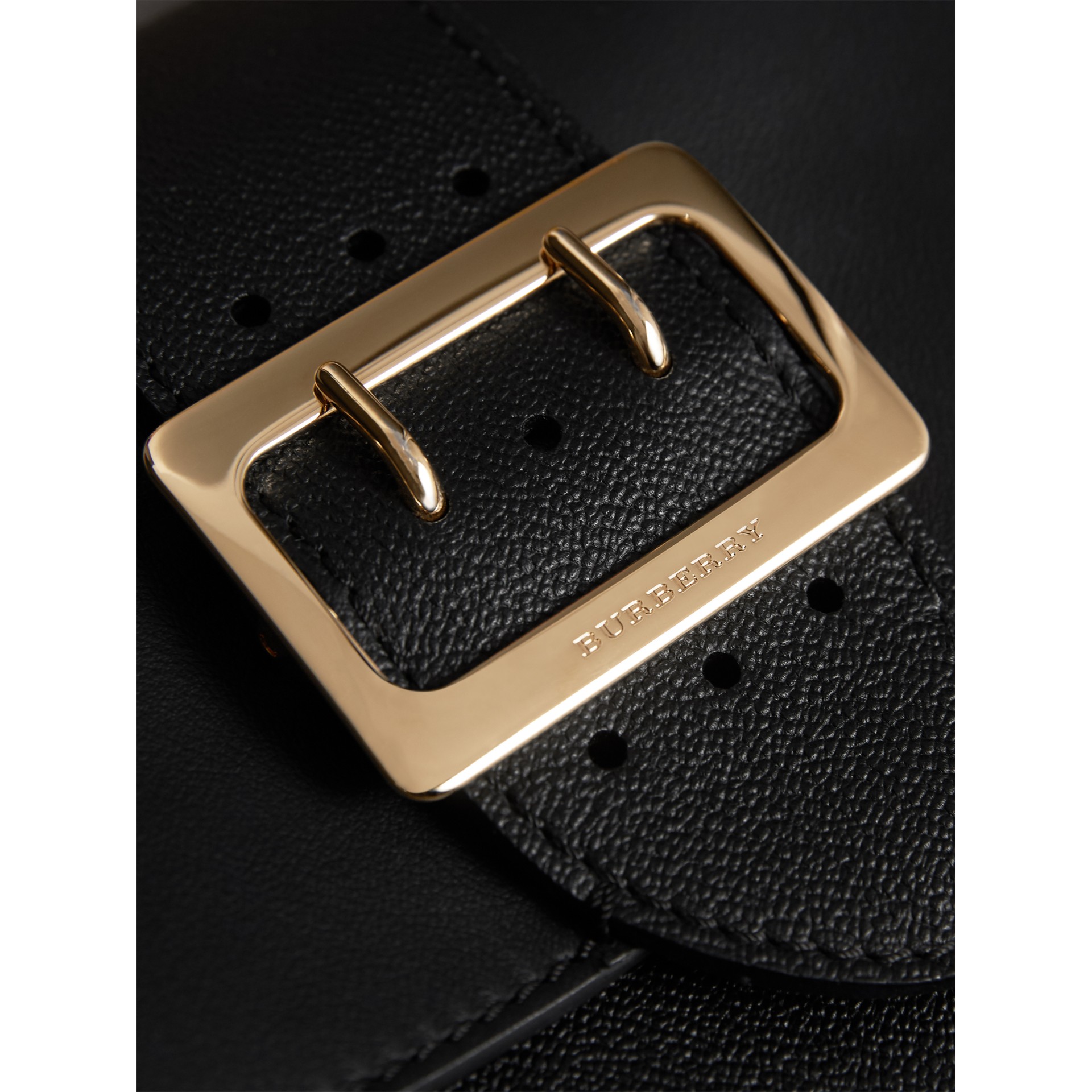 The Buckle Crossbody Bag in Leather in Black Women Burberry United