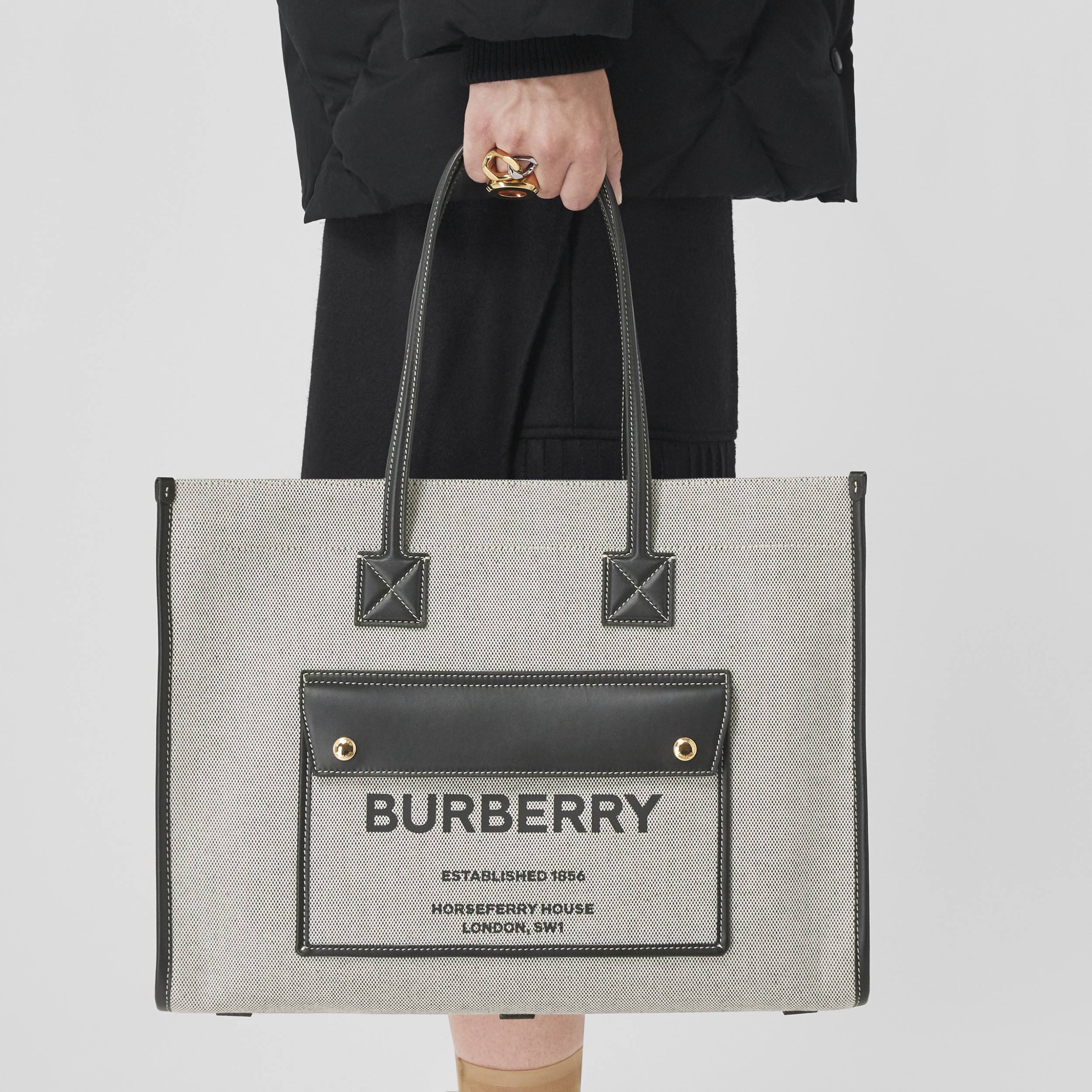 ミディアム ツートン キャンバス&レザー フレヤトート (ブラック) - ウィメンズ | Burberry®公式サイト
