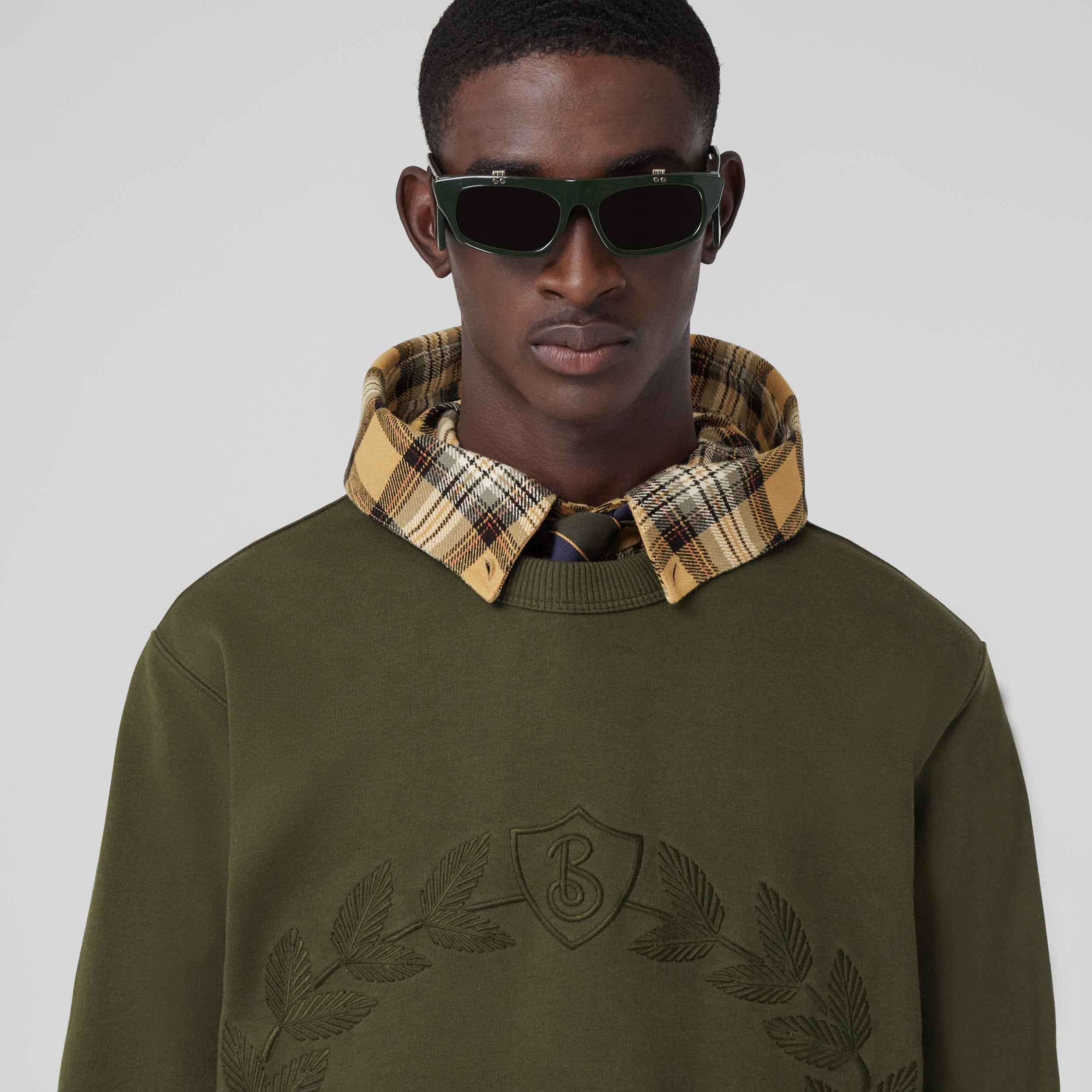 Suéter em algodão com emblema de folha de carvalho bordado (Verde Floresta) - Homens | Burberry® oficial - 2